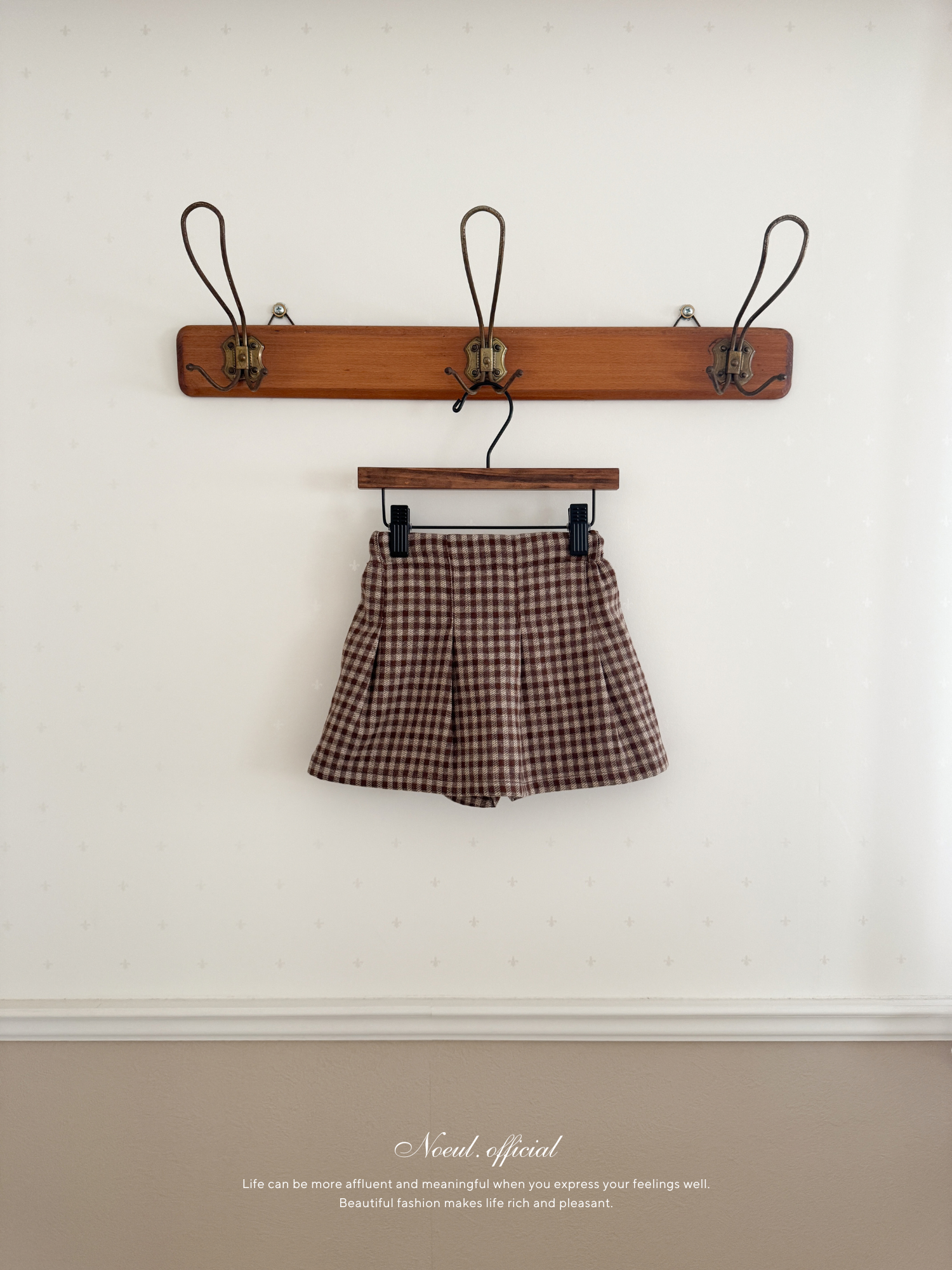 Small check skirt