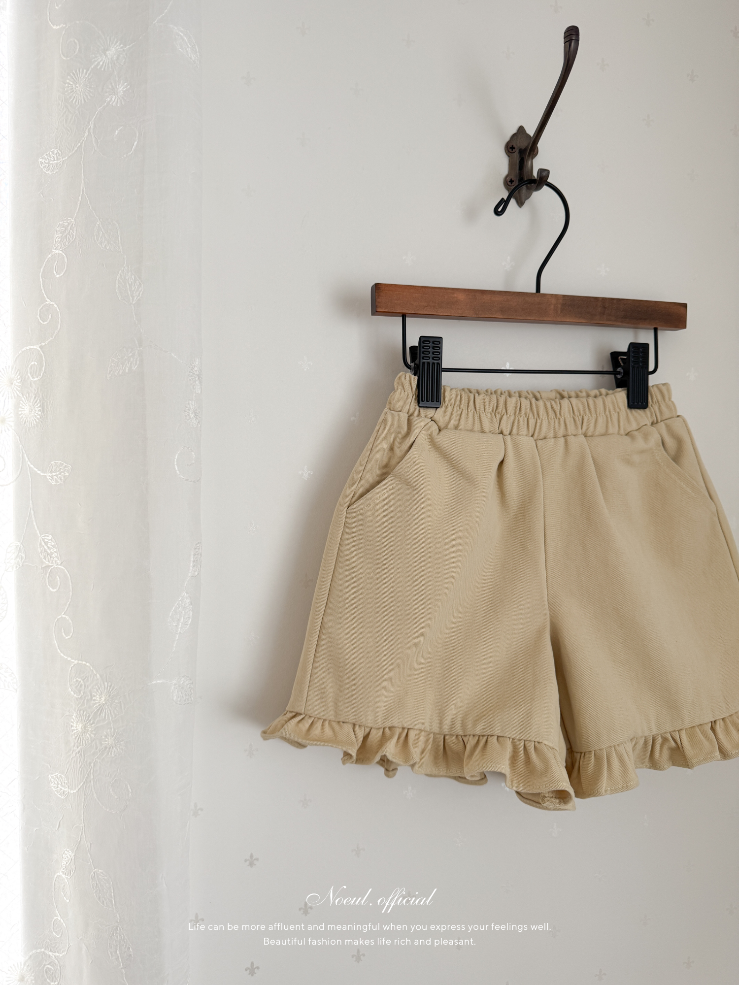 Frill short pants