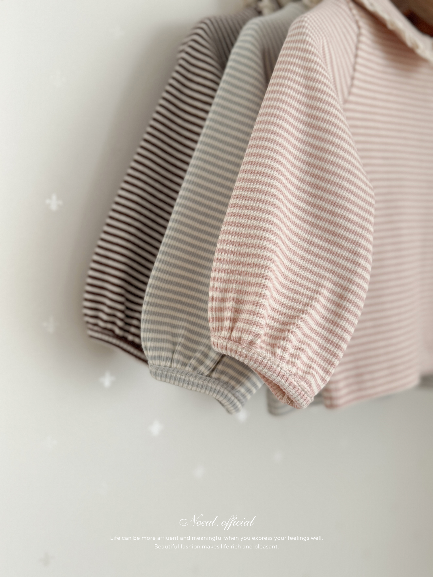 Stripe lace collar tops