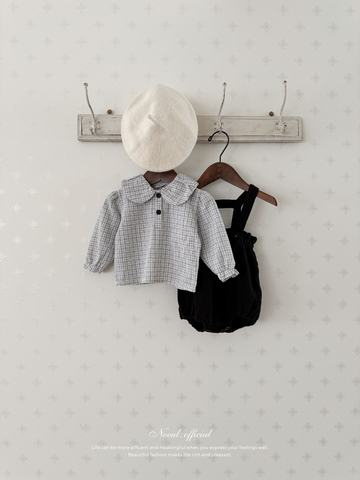 Check balloon blouse