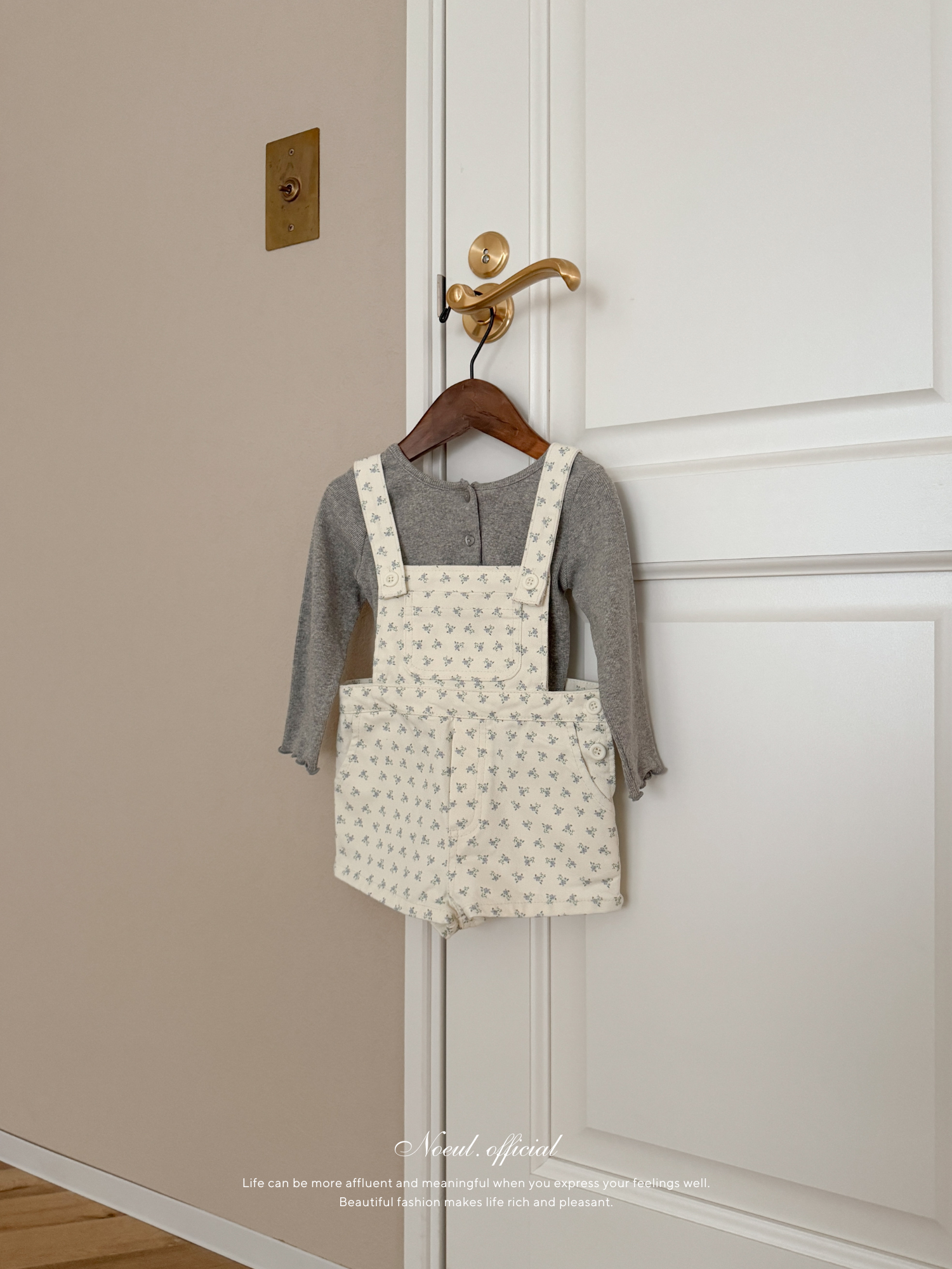 Heart button cross tee