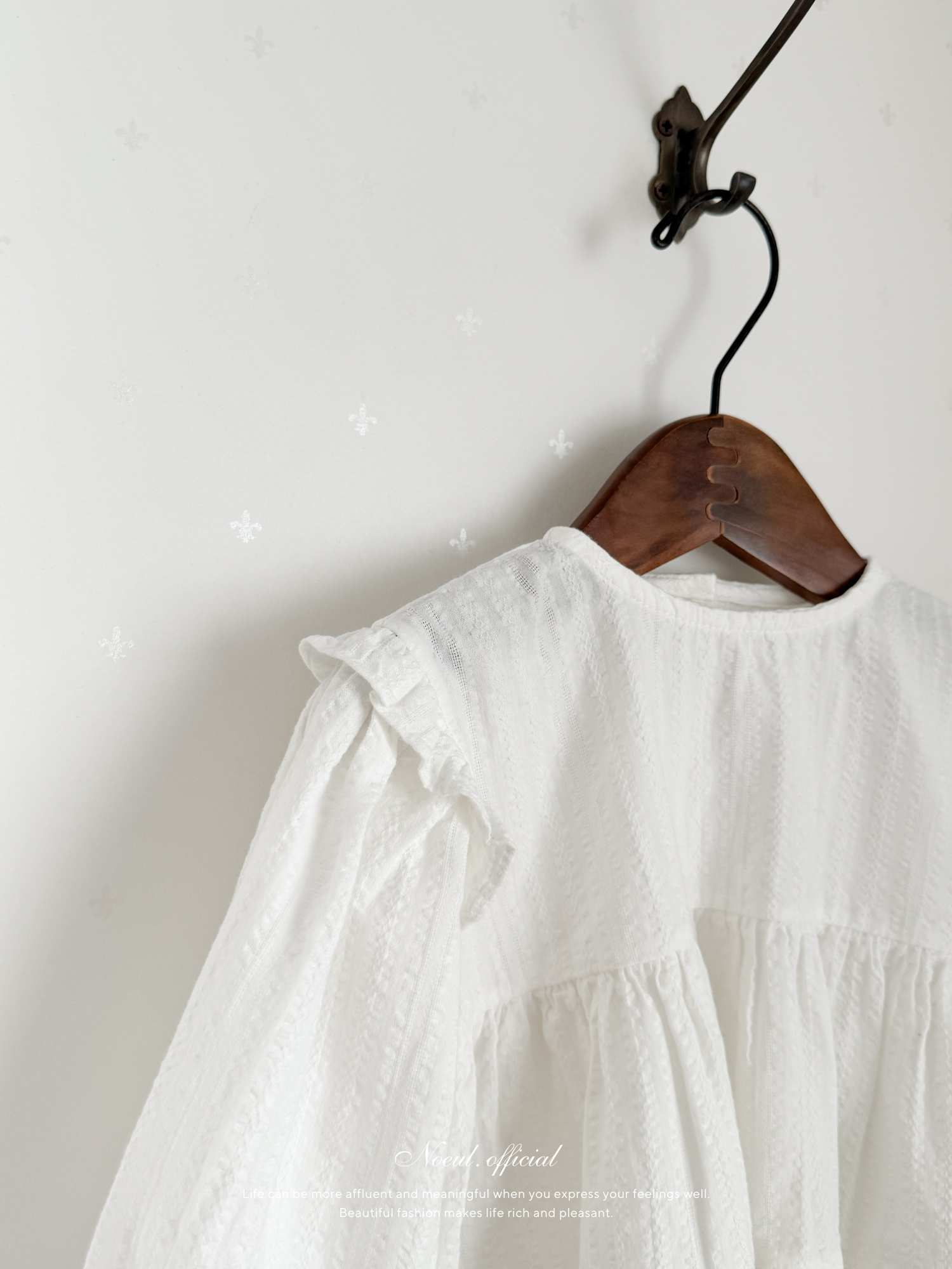 Shoulder frill blouse