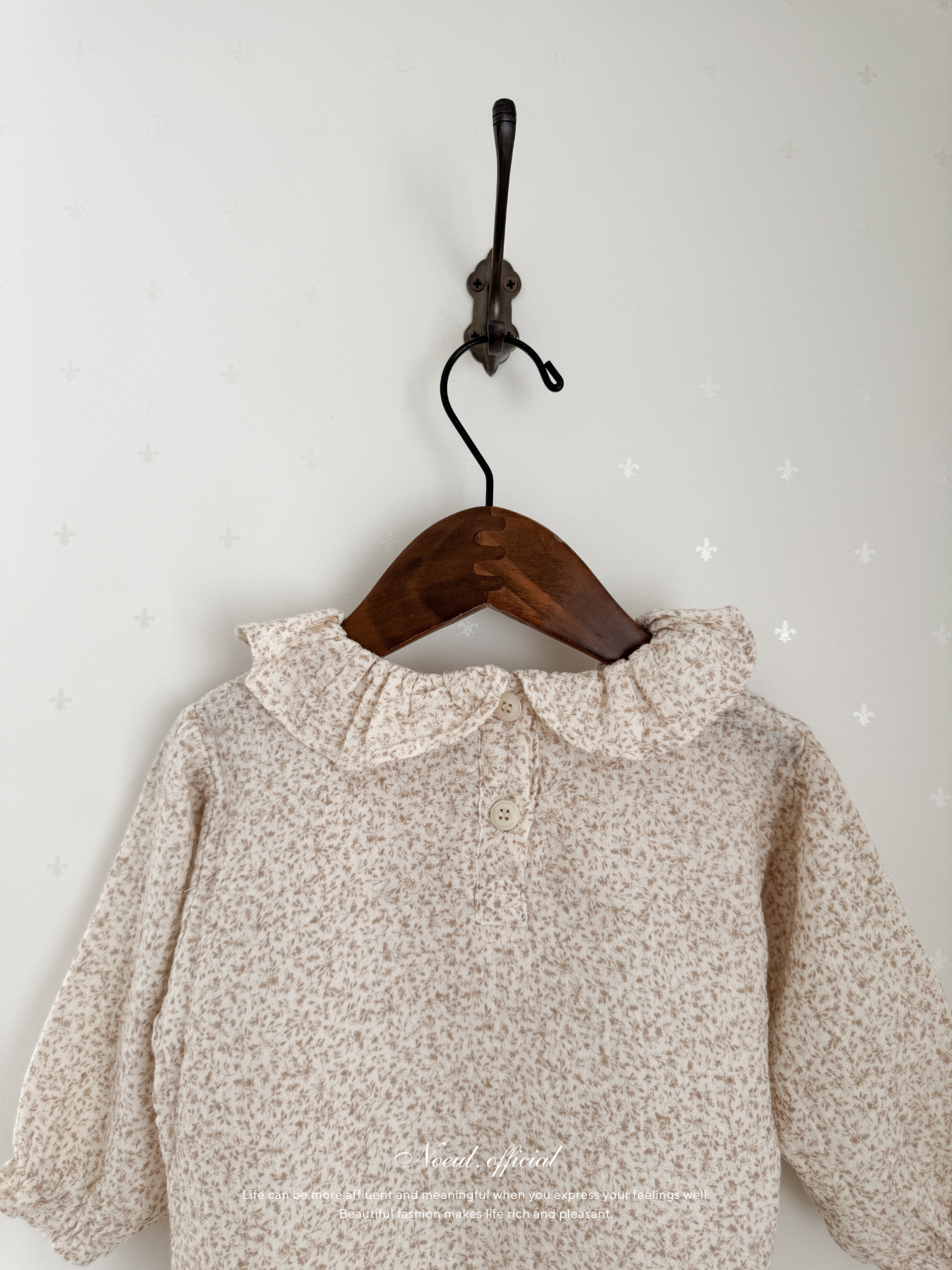 Flour color blouse