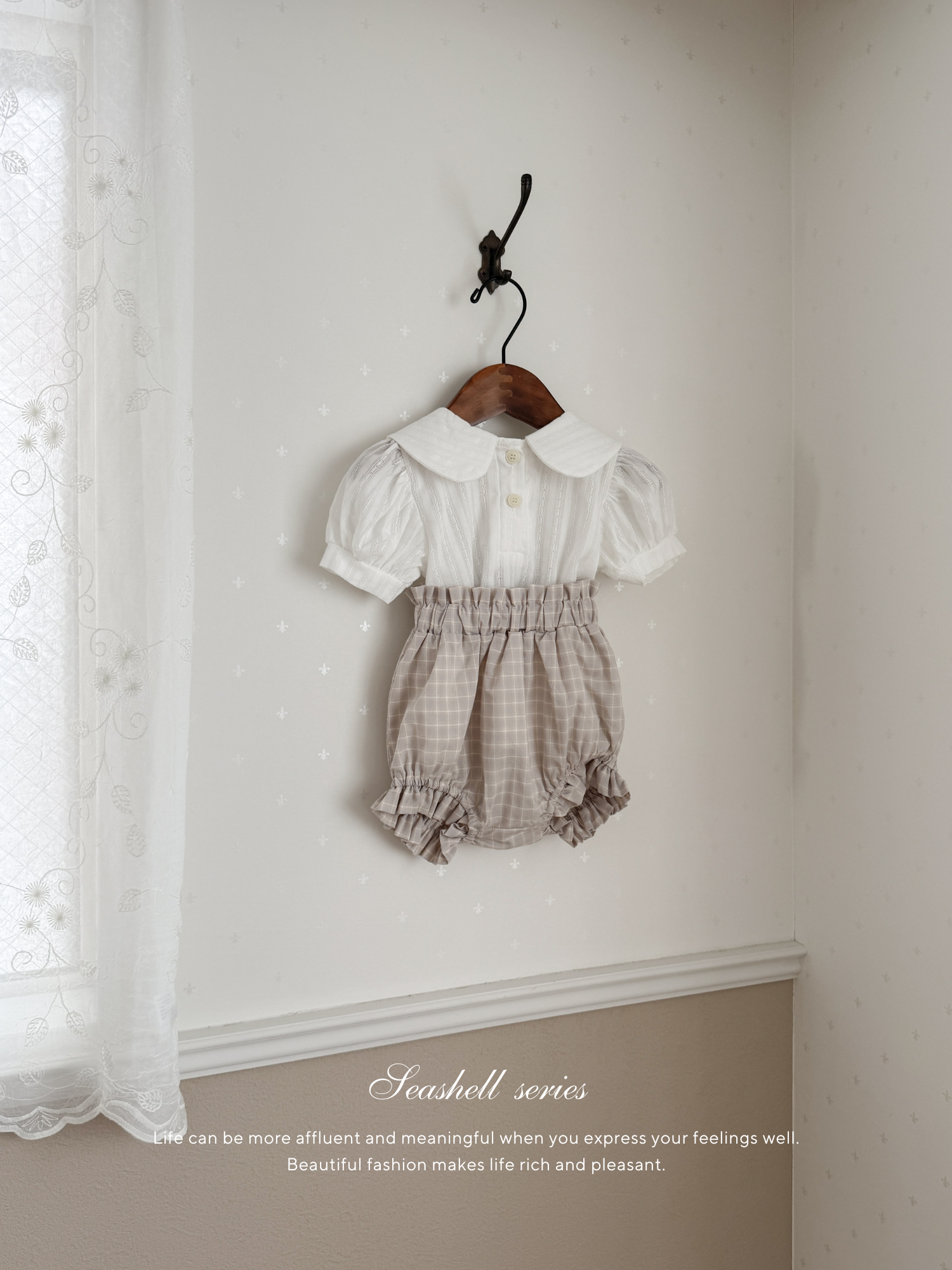 Seashell collar blouse