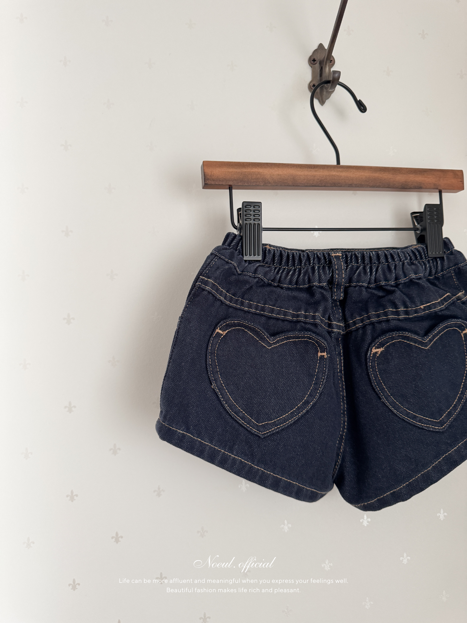 Heart pocket short pants