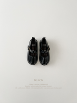 Chopin strap shoes