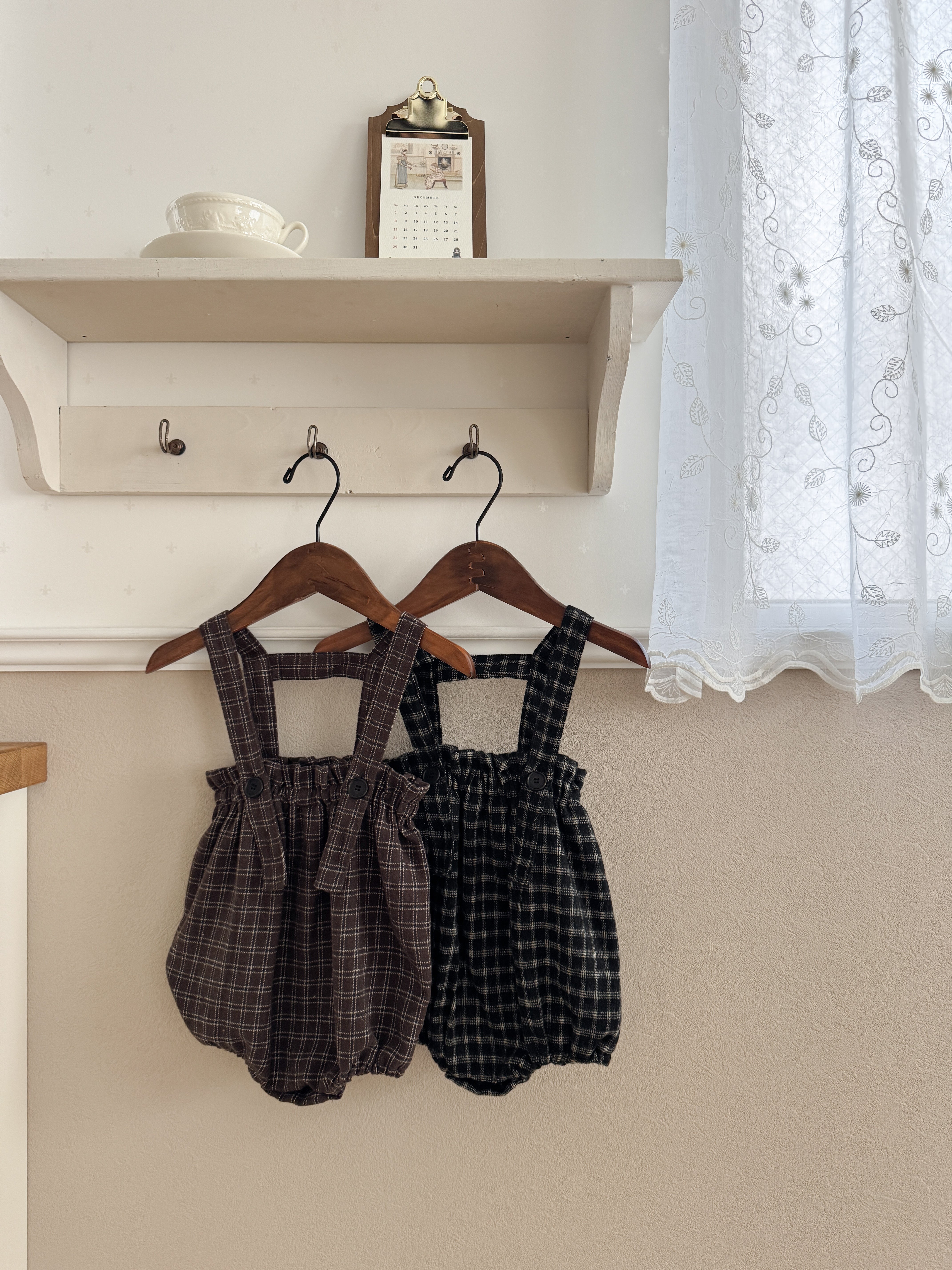 Naive check suspender bloomer