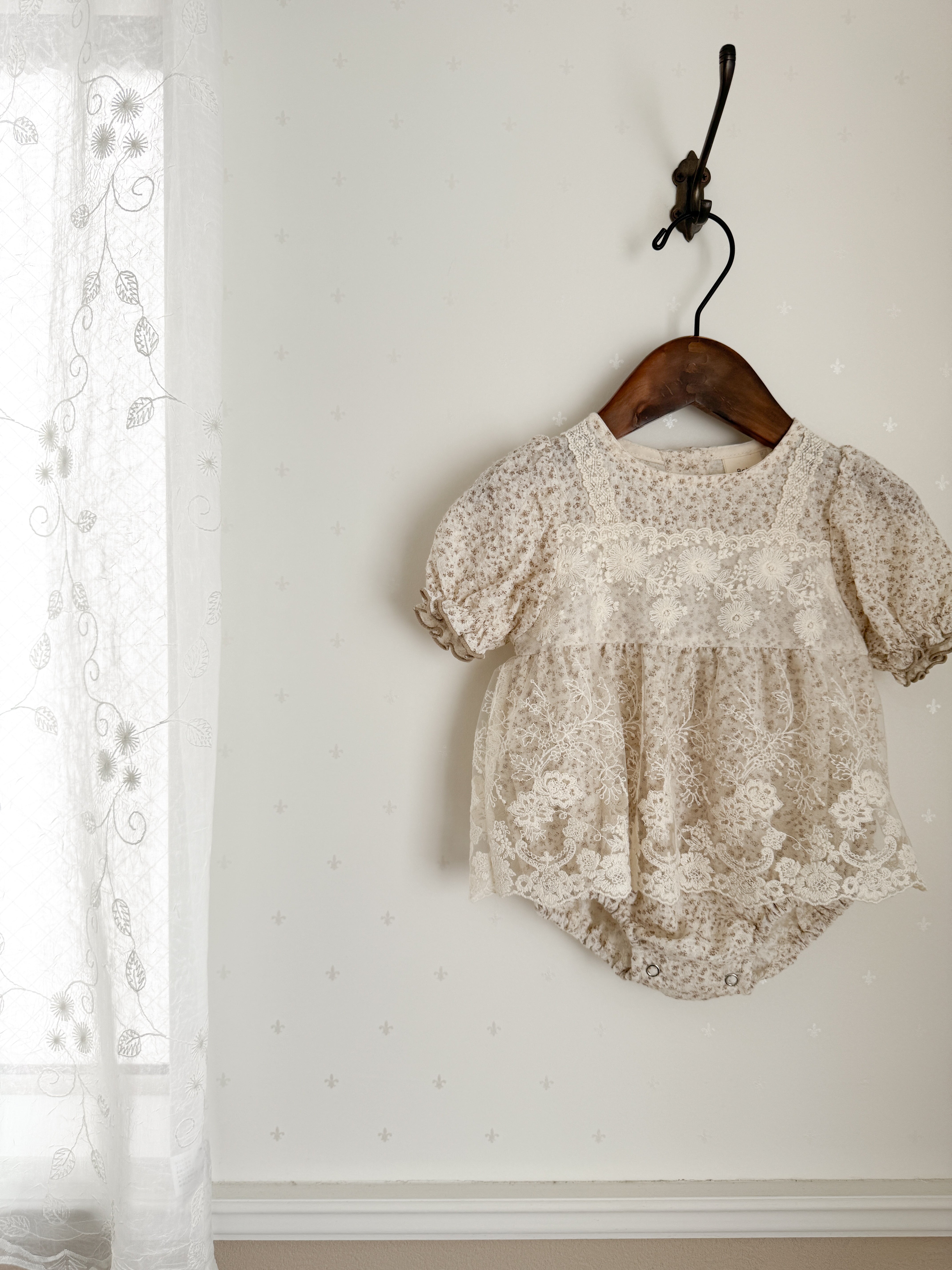 Novella rompers