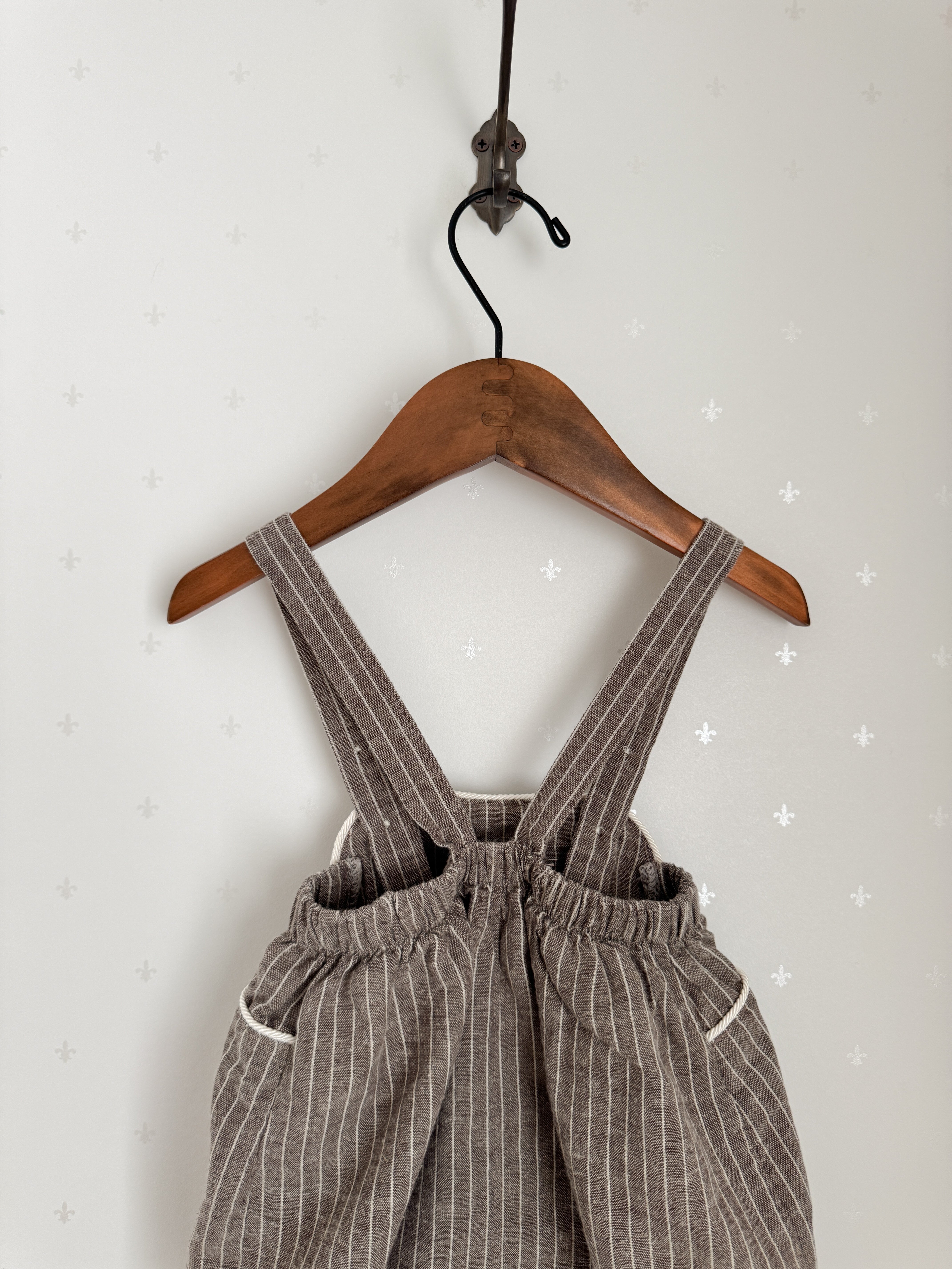 Stripe line suspender suit