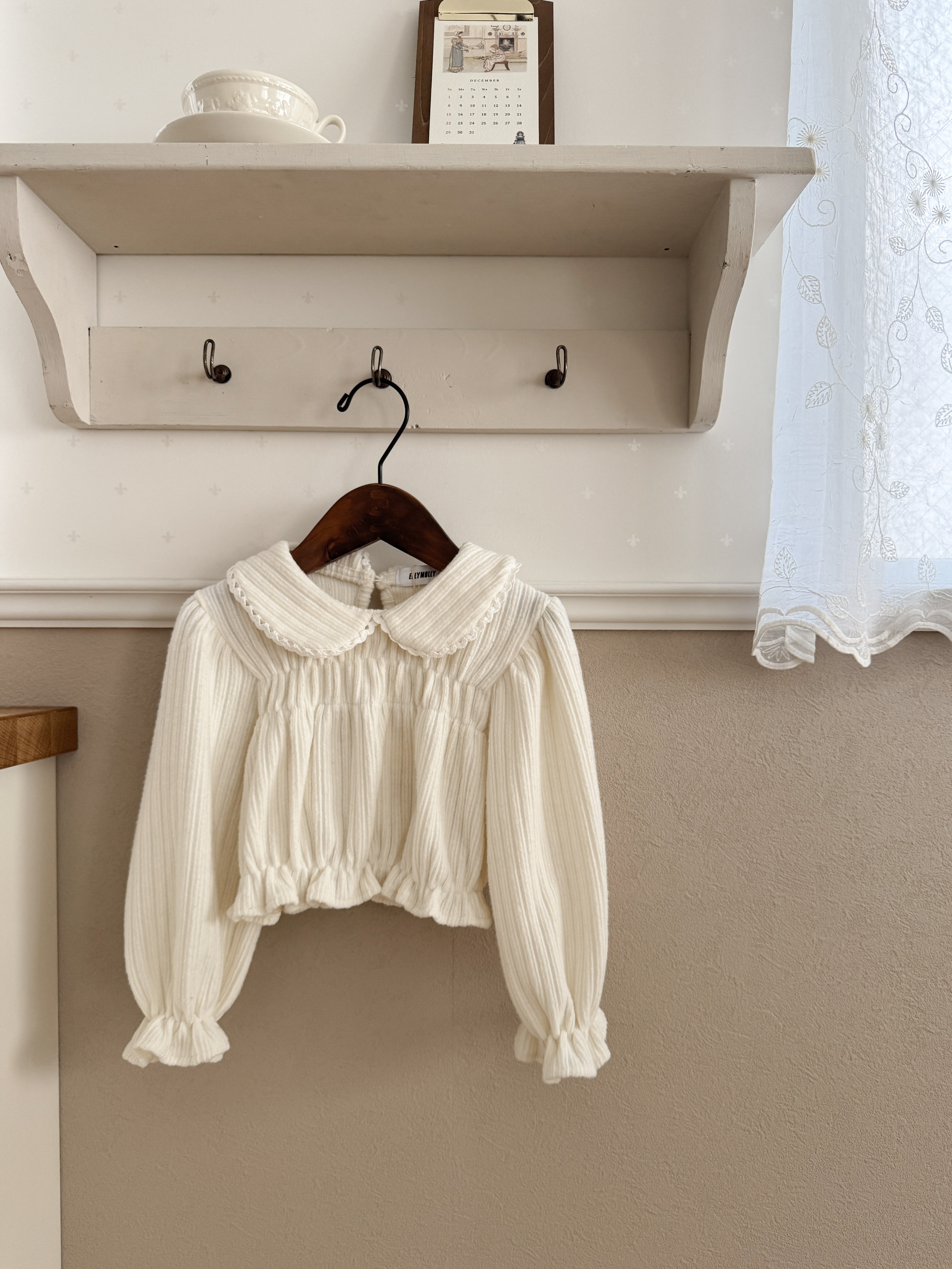 Honey round collar blouse