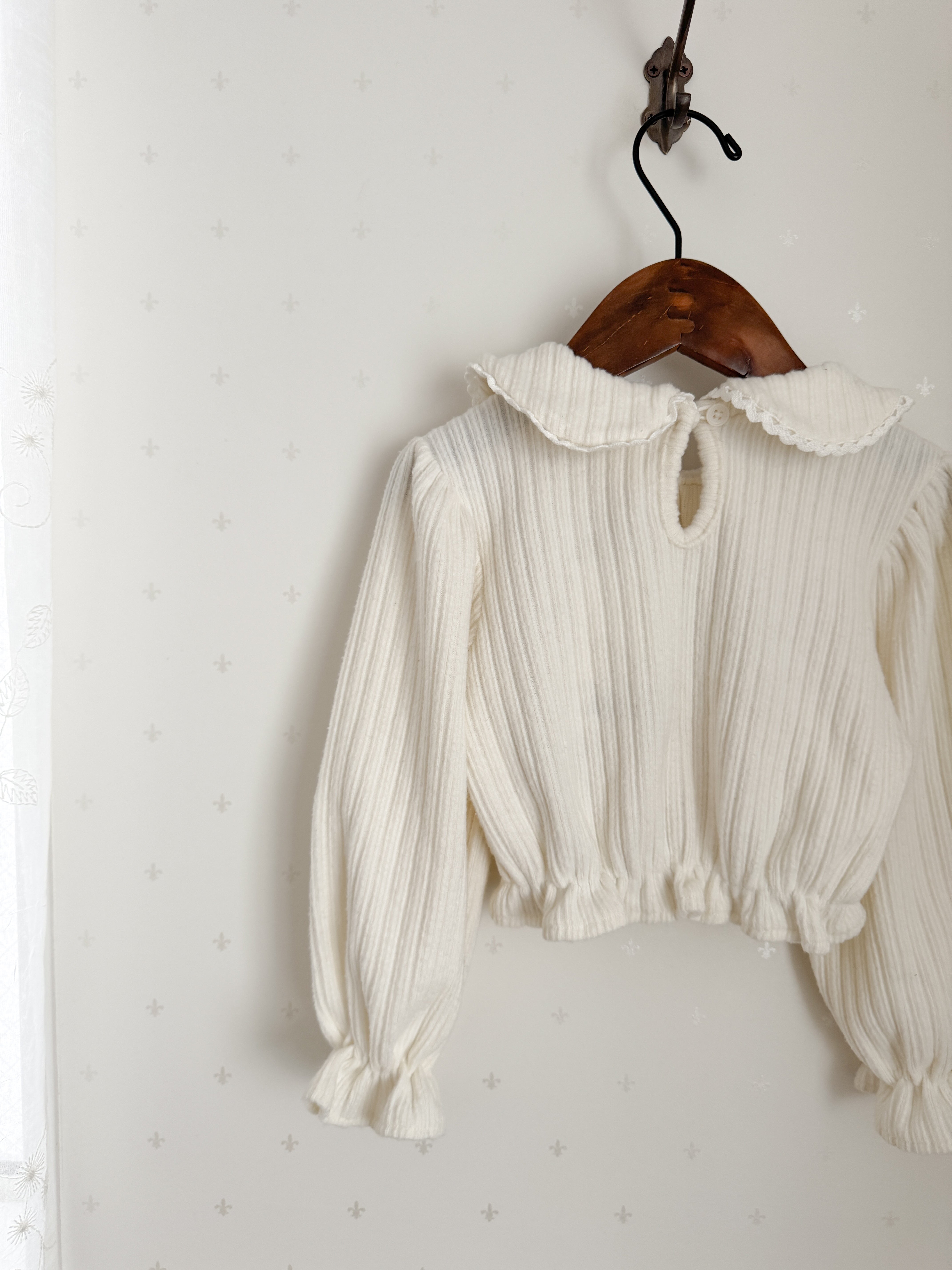 Honey round collar blouse