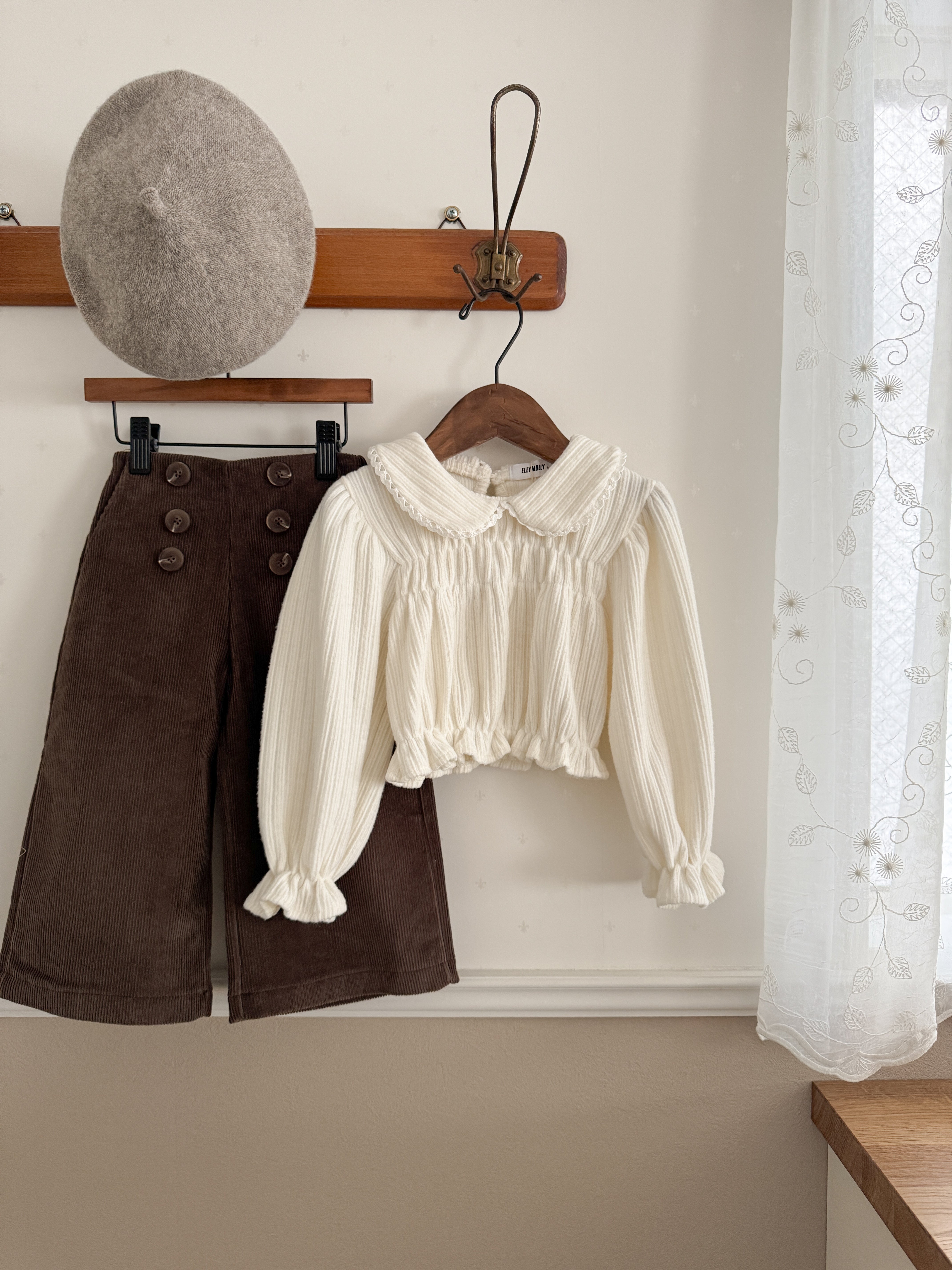 Honey round collar blouse