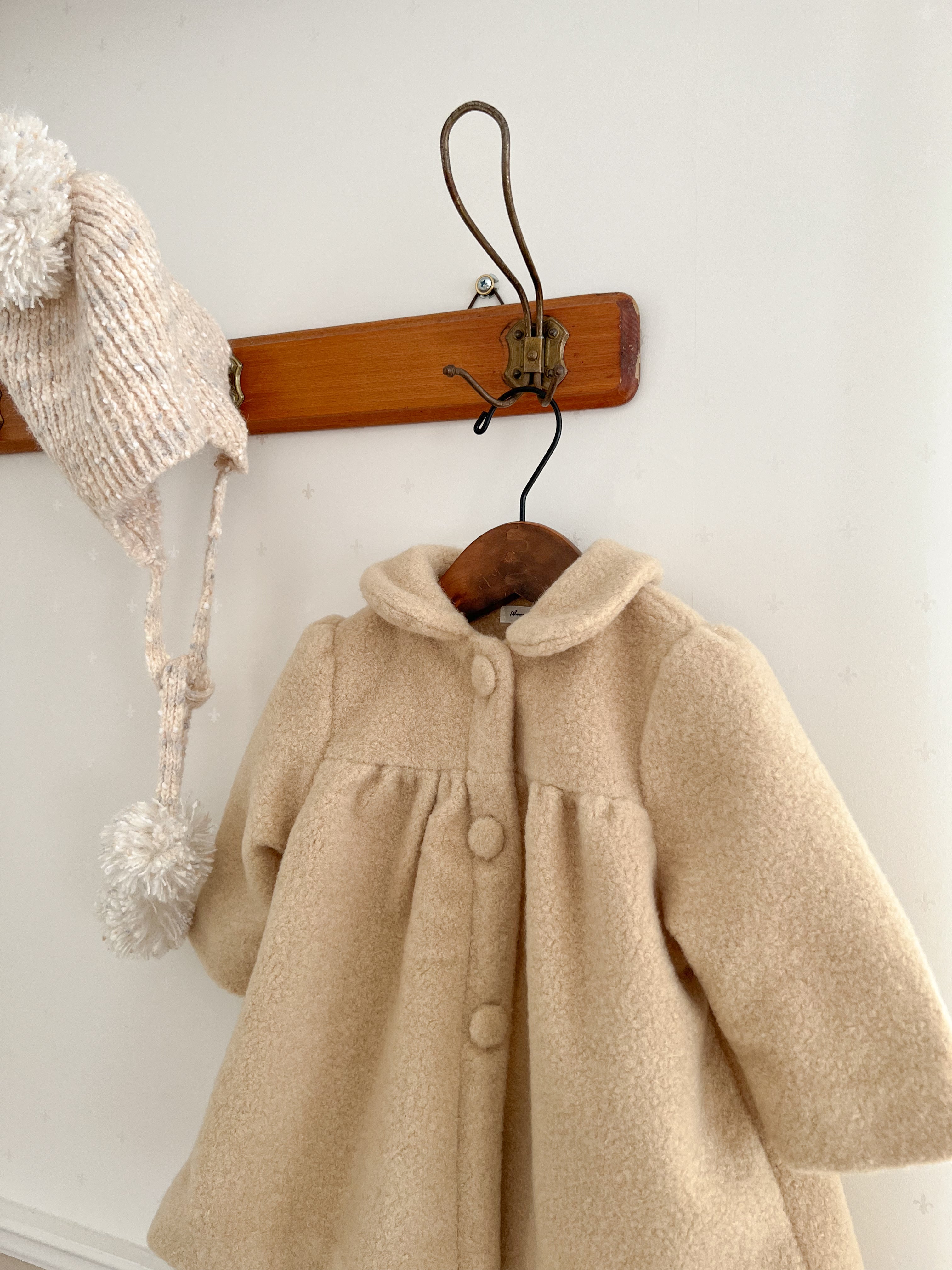 Butter collar coat