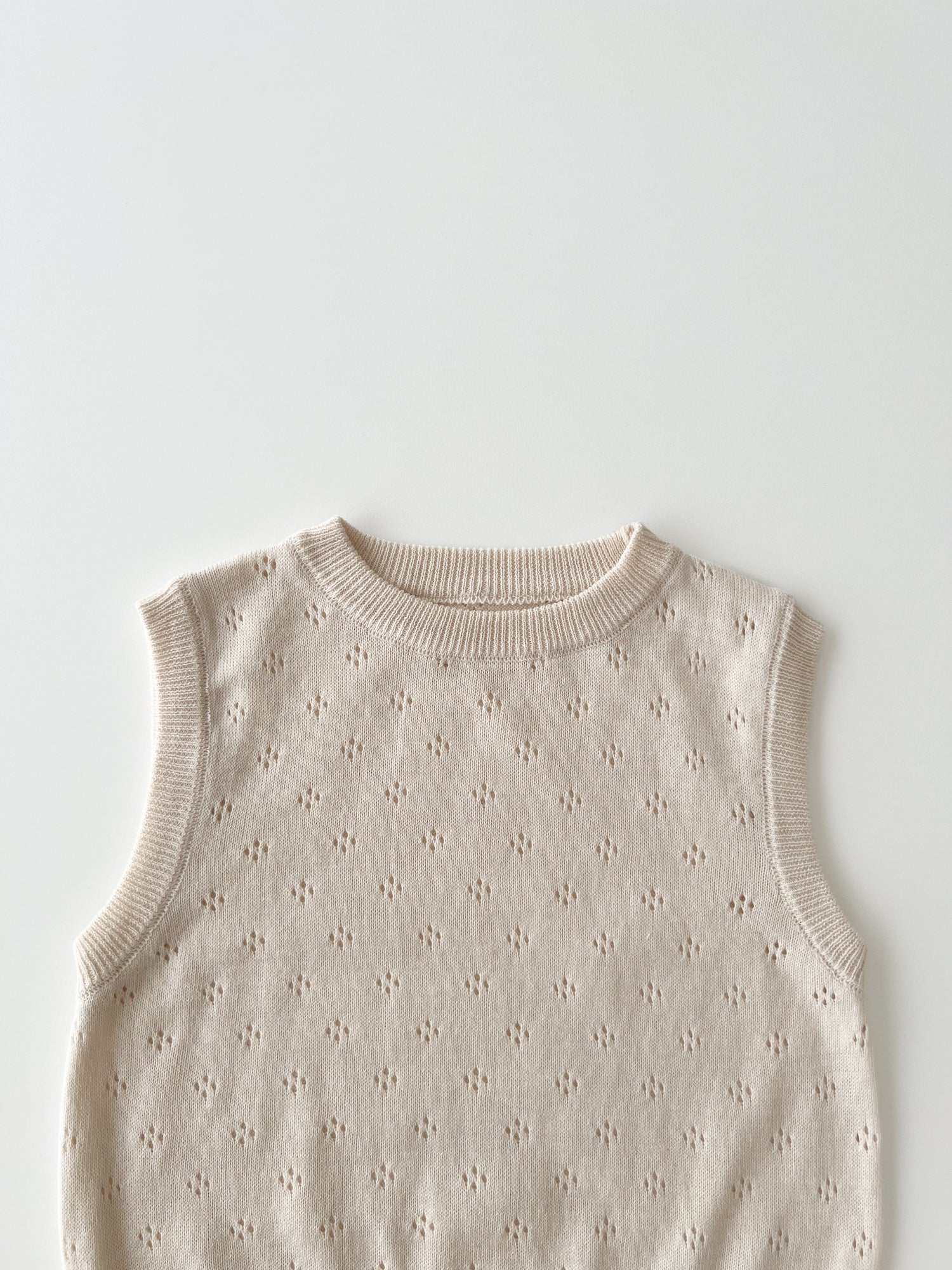 Fraise eyelet knit tops