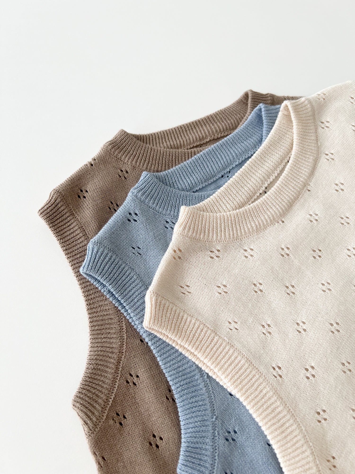 Fraise eyelet knit tops