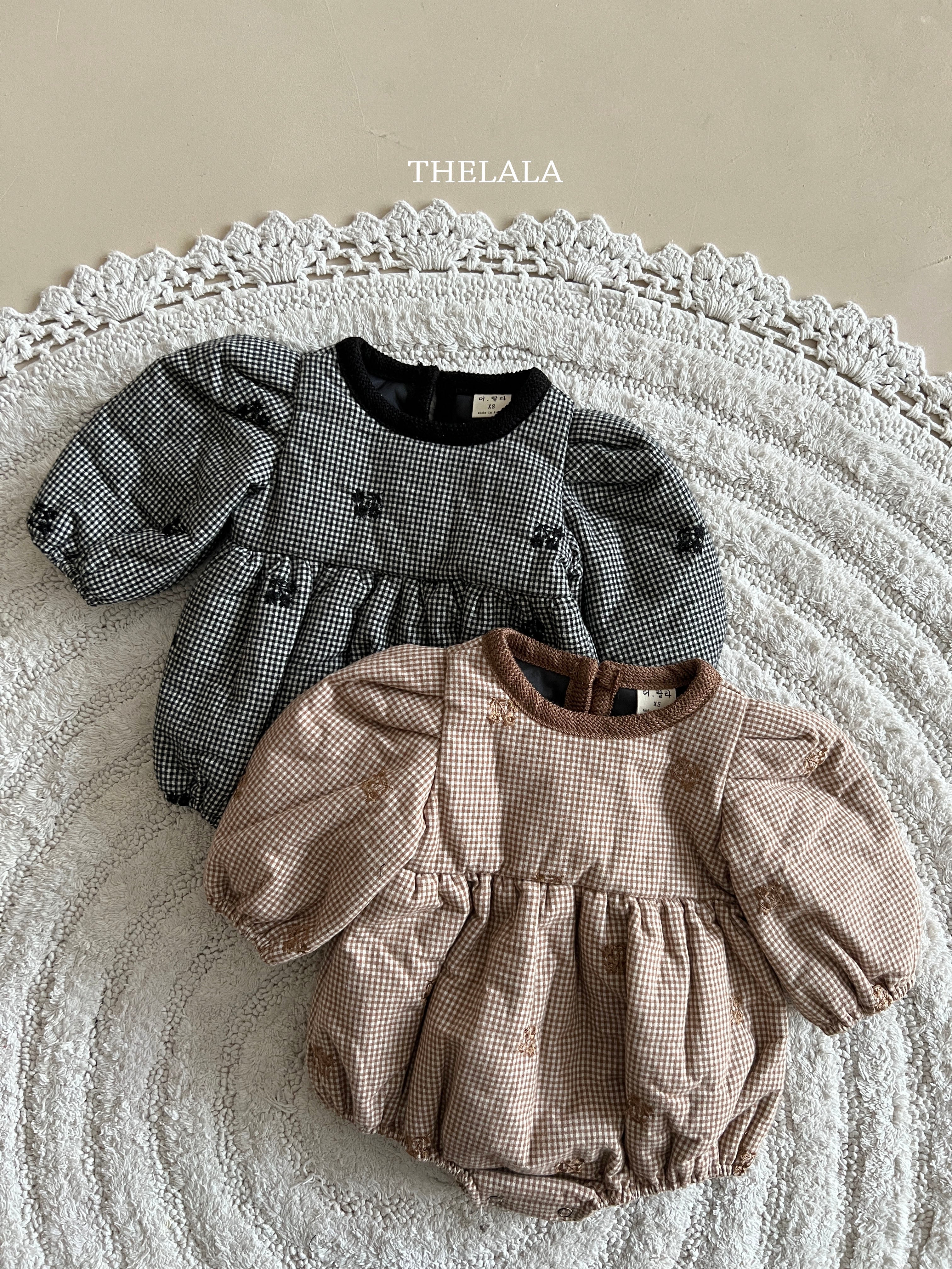 ［thelala］Check embroidery rompers