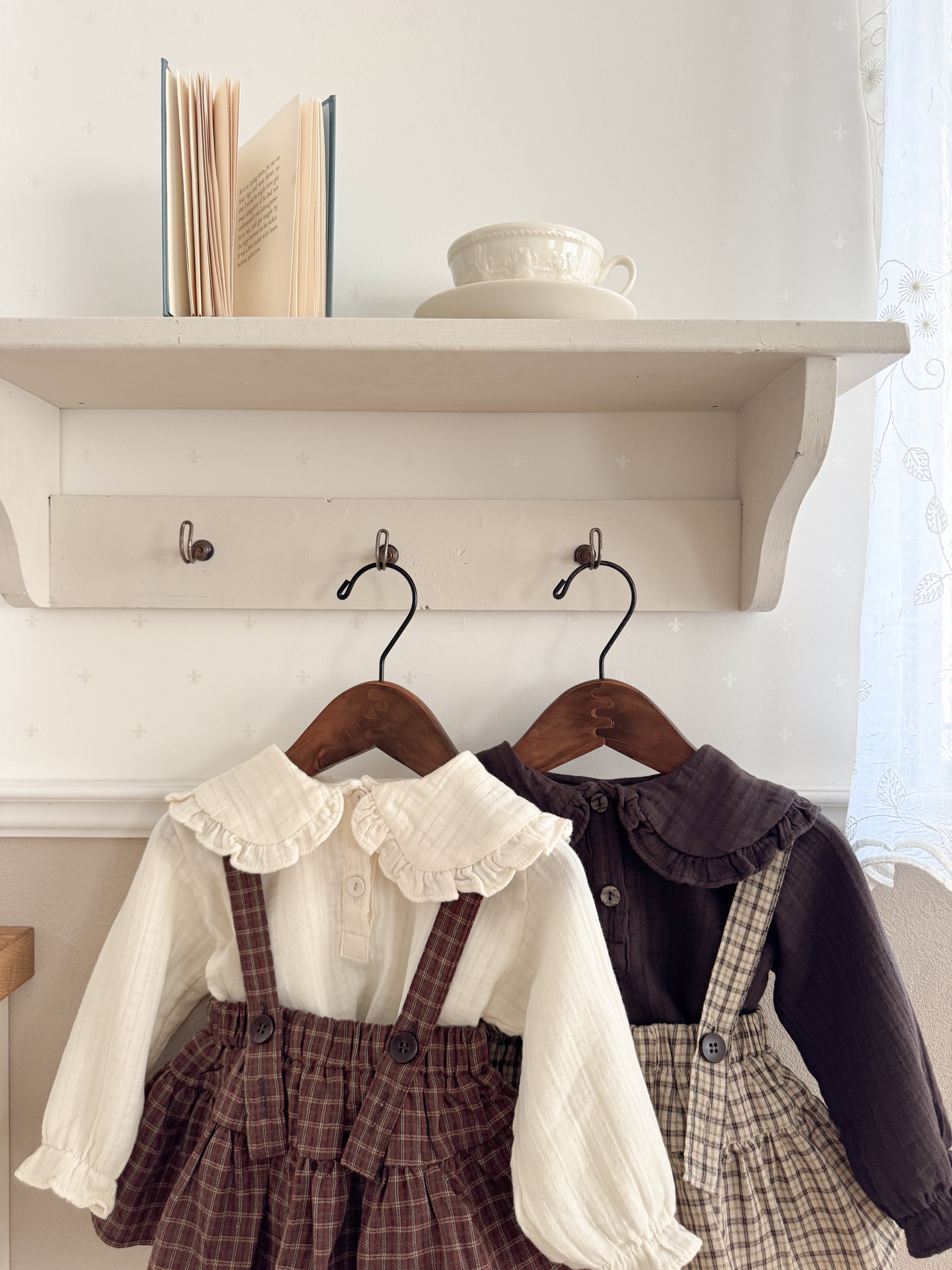 Sara collar blouse