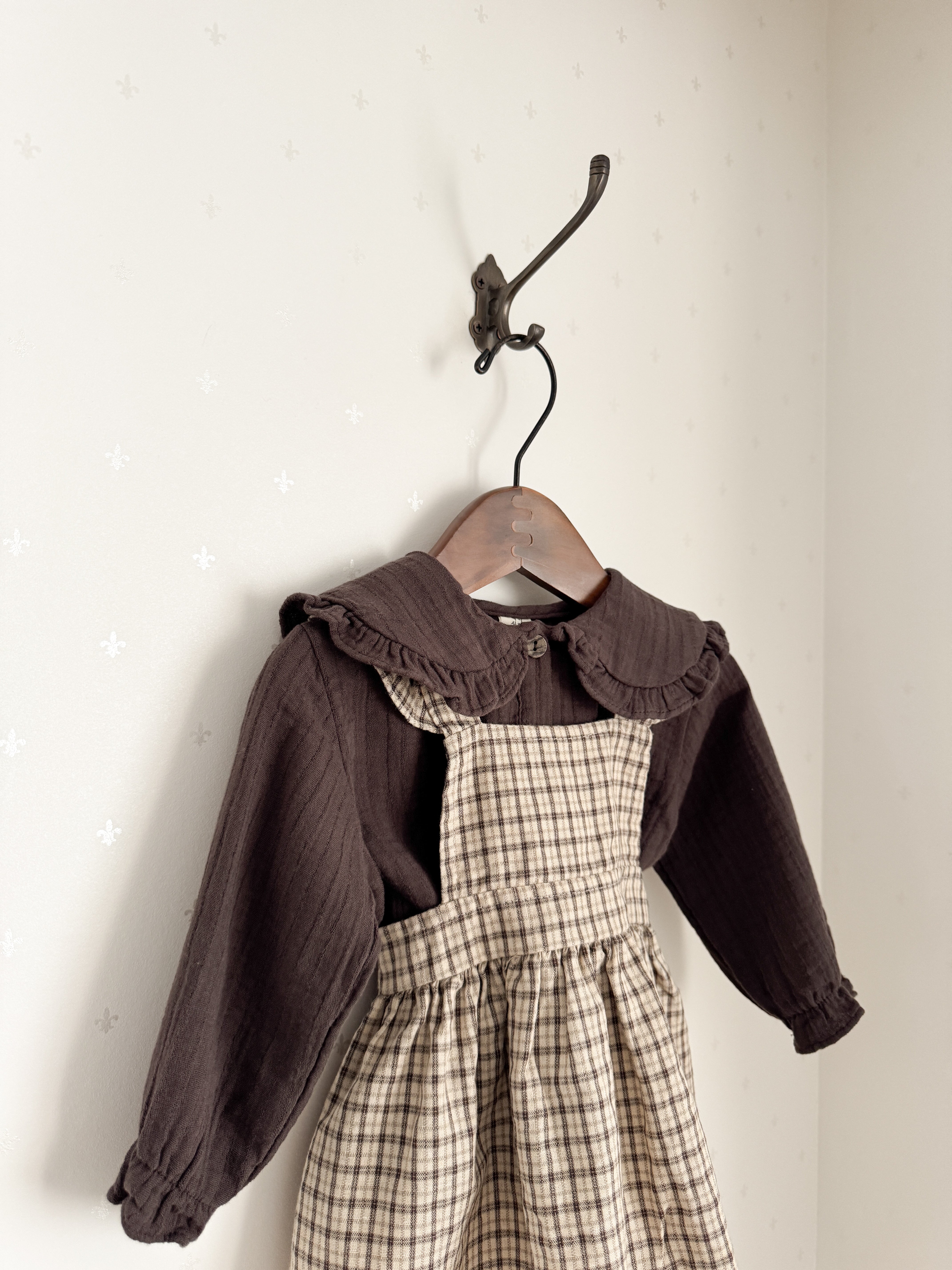 Sara collar blouse
