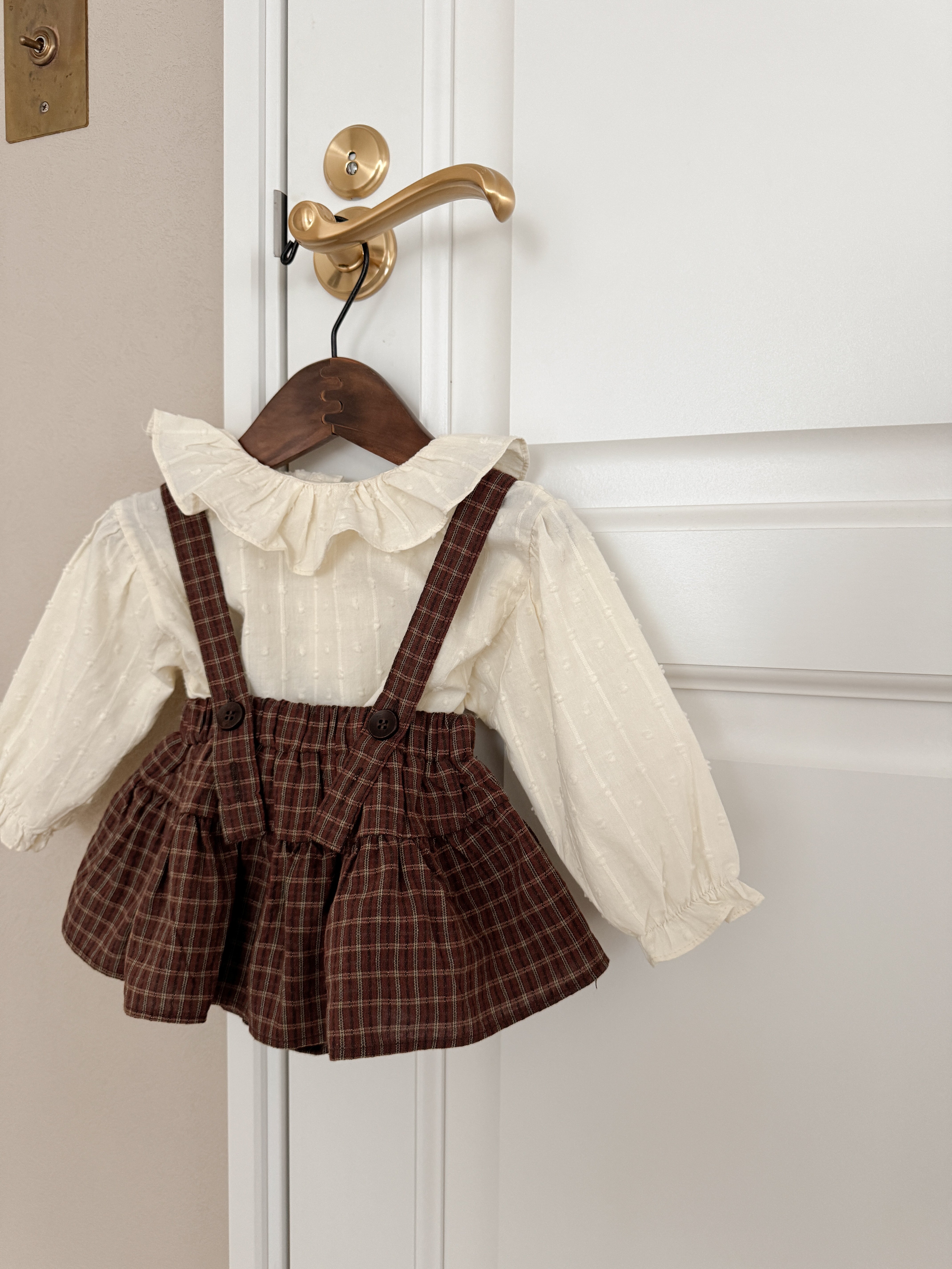 Snow ruffle blouse