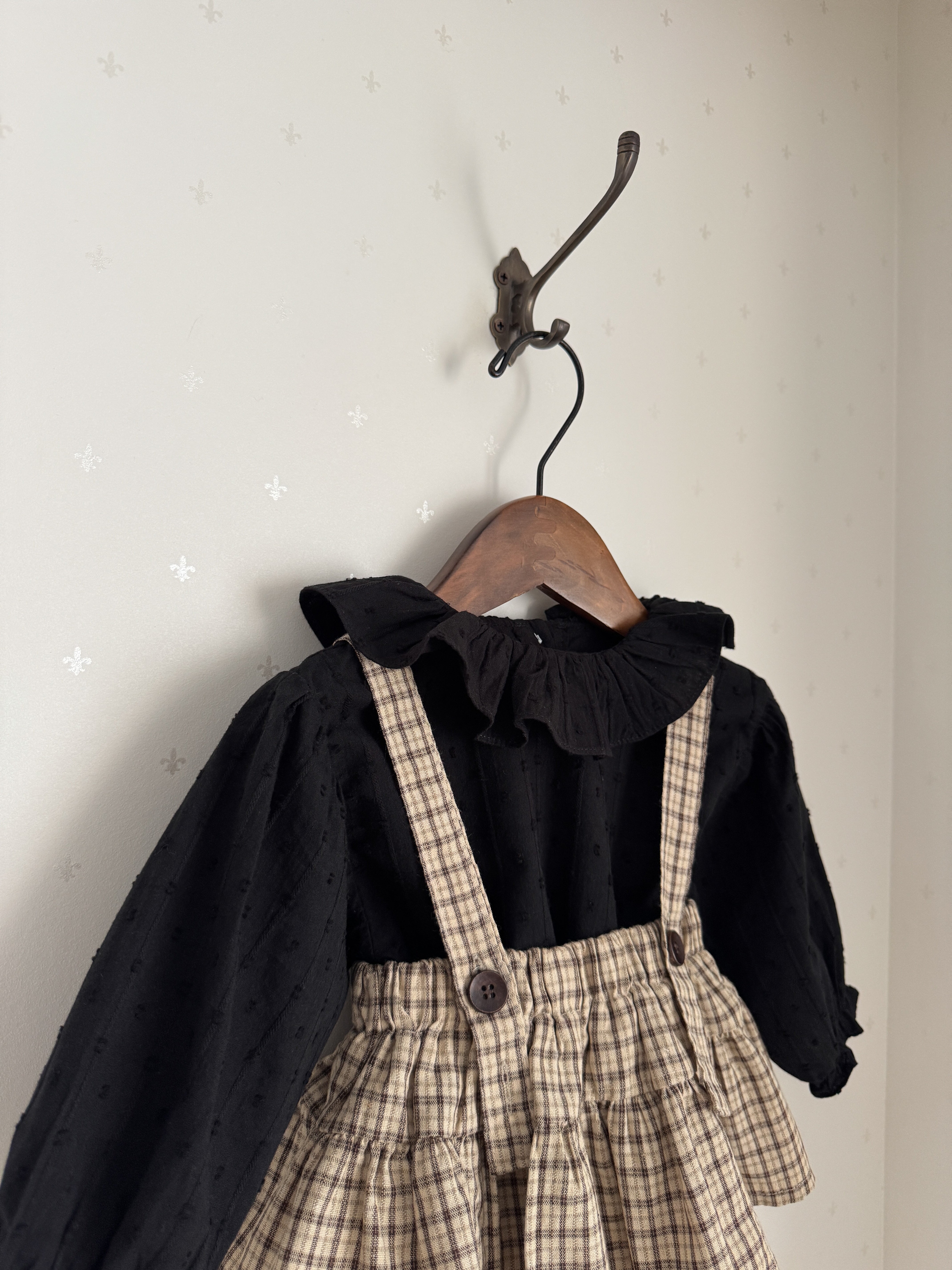 Snow ruffle blouse
