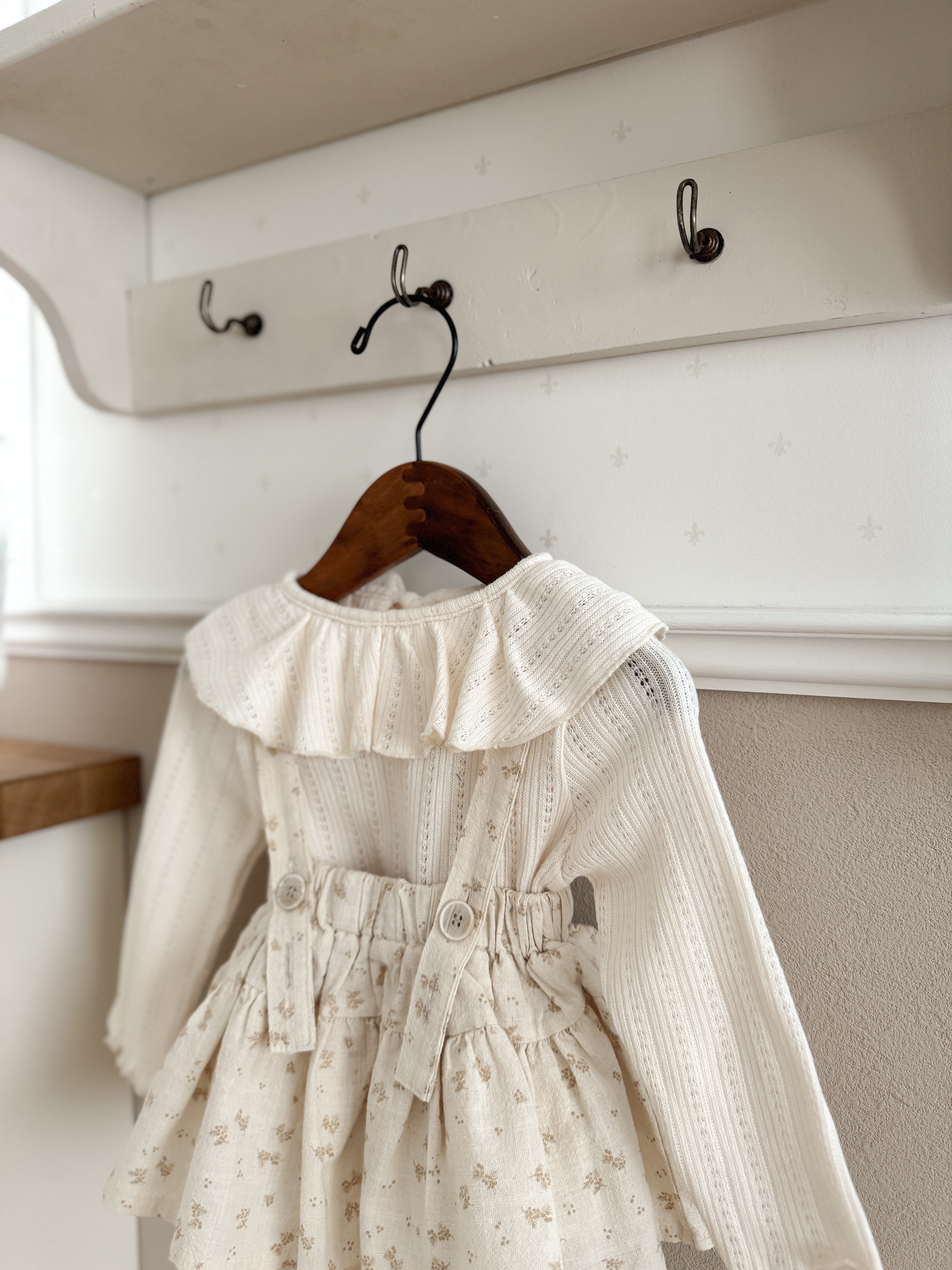 Anna ruffle collar tops