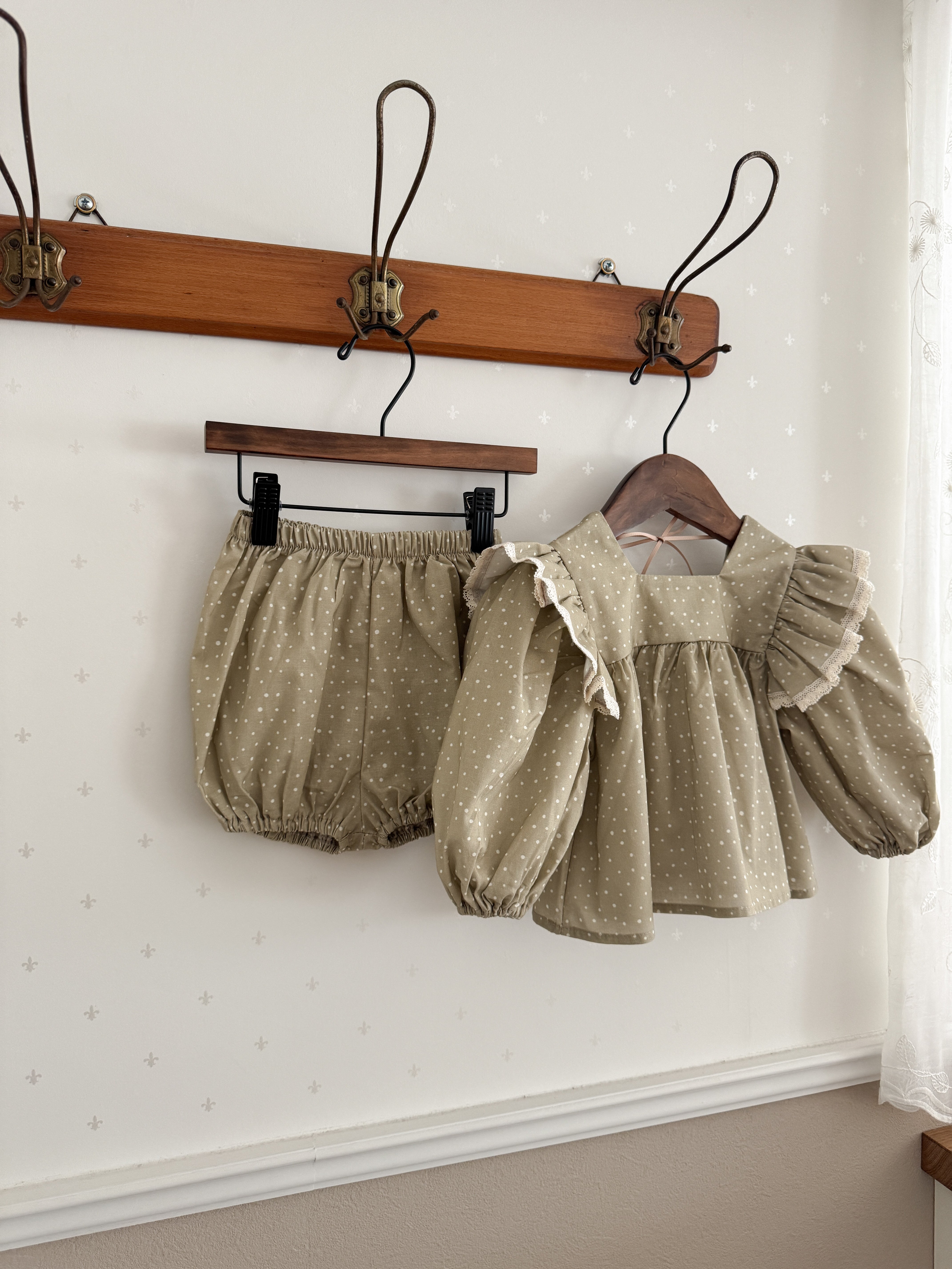 Dot frill blouse & bloomer set