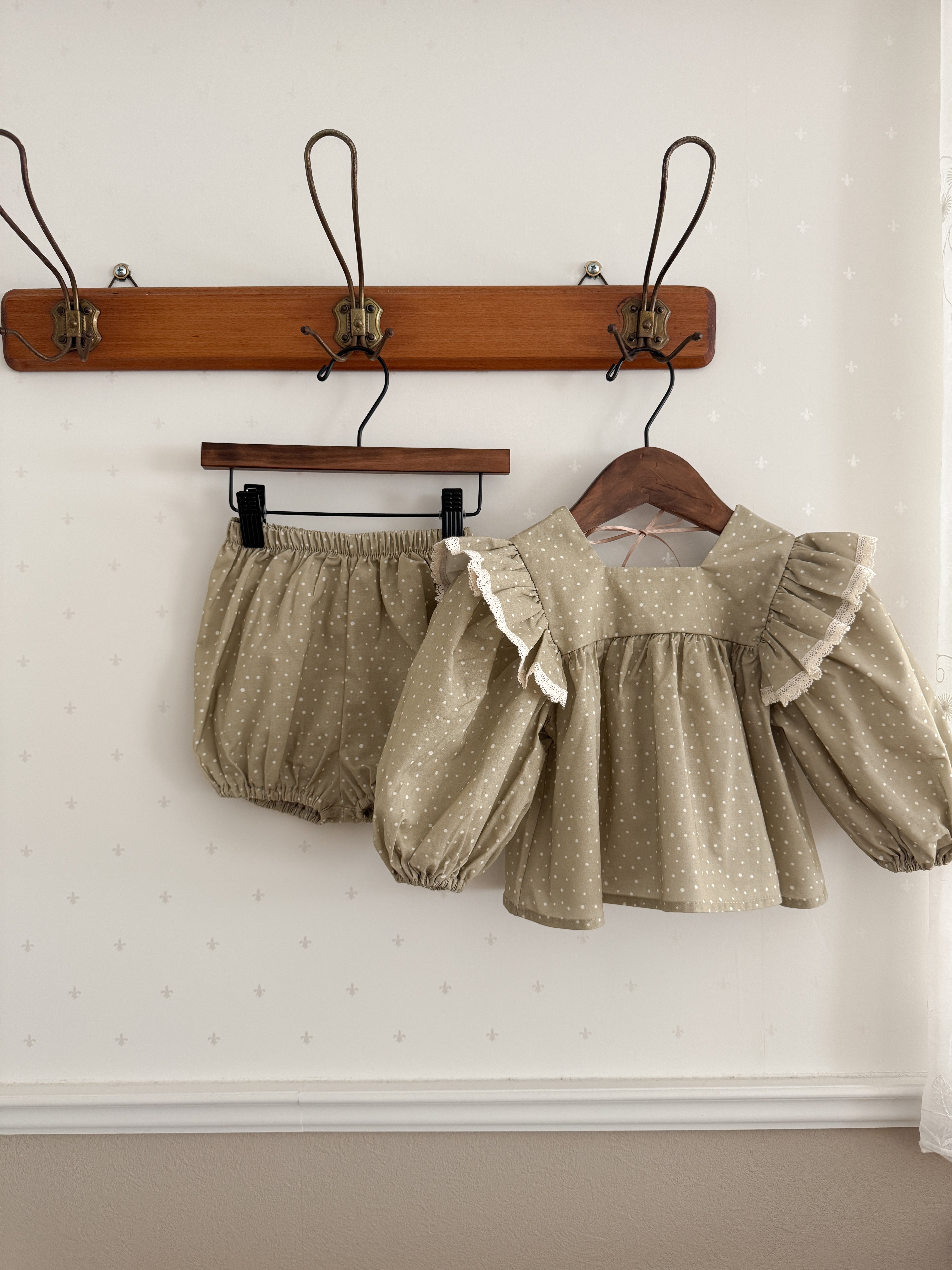 Dot frill blouse & bloomer set