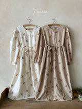 ［thelala］Embroidery one-piece (mom)