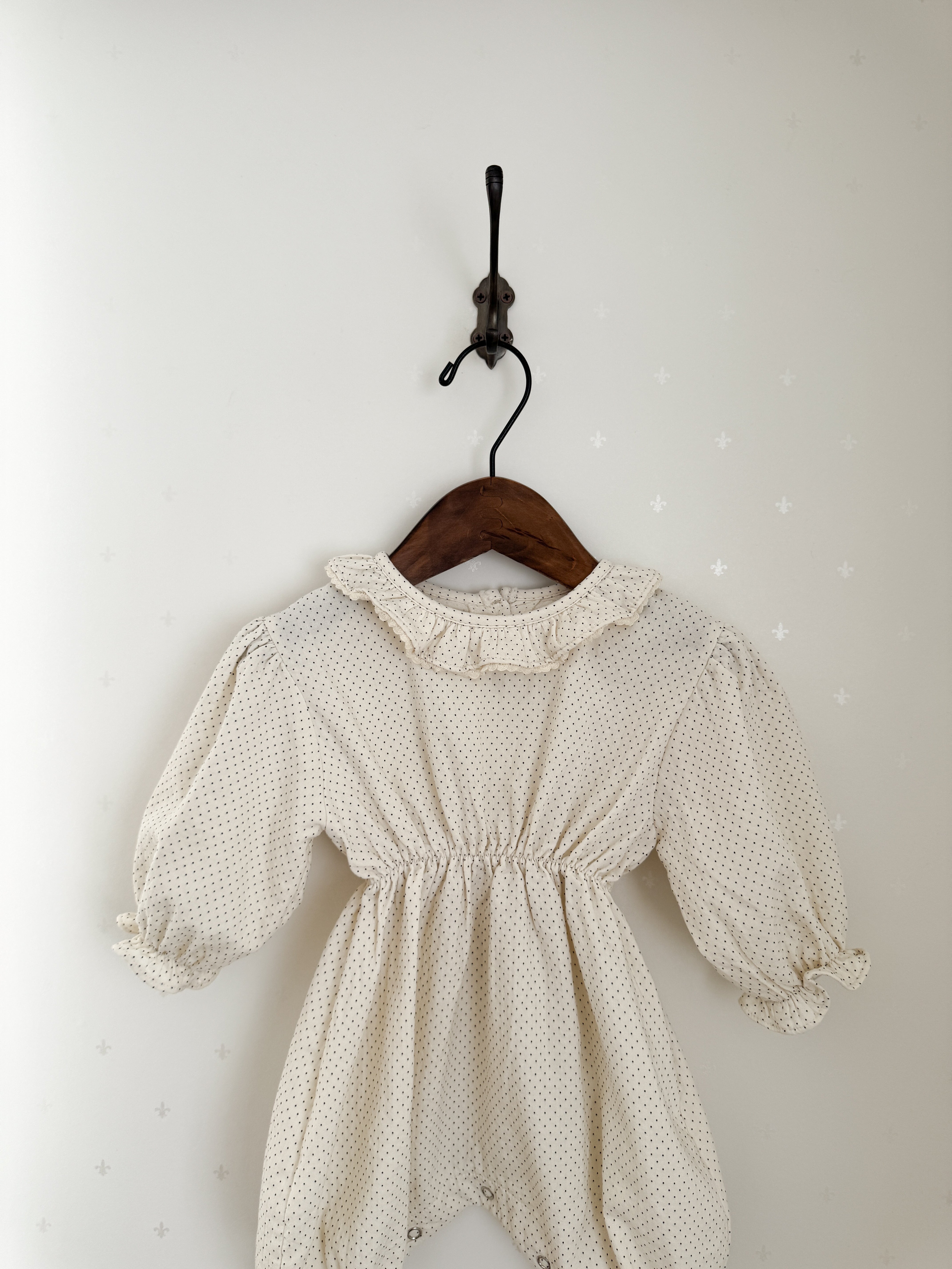 Dot frill bebe suit