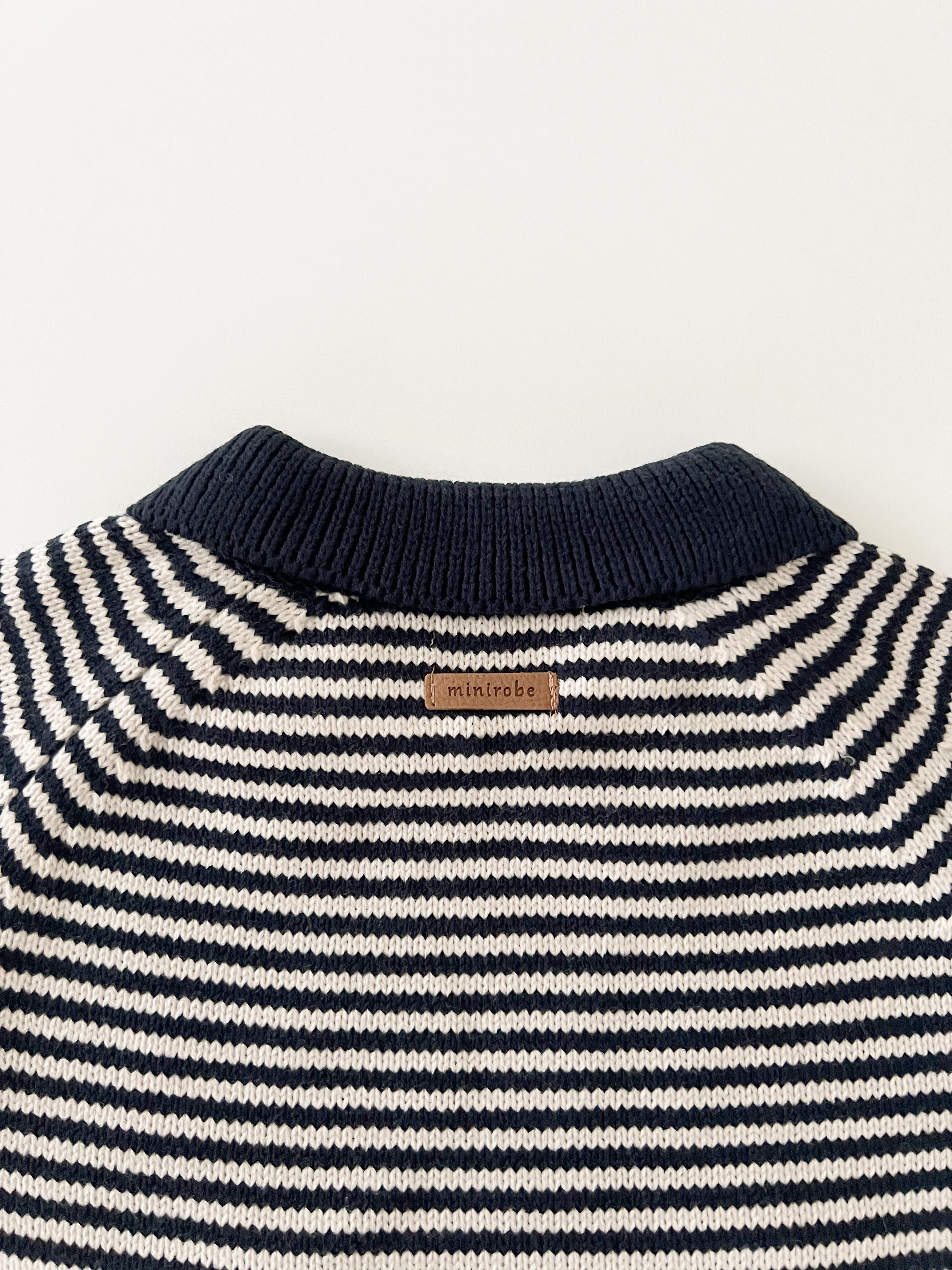 Collar colourway knit