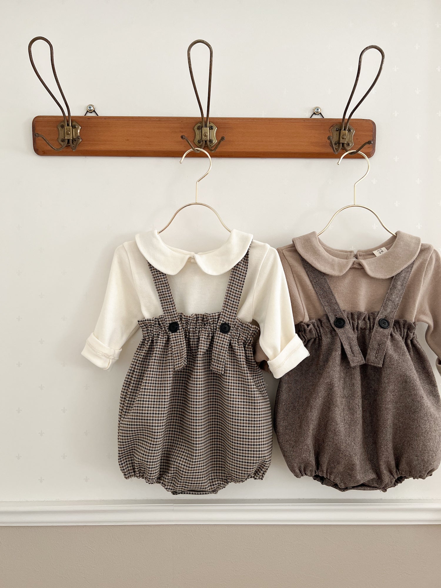 Pompom collar bebe tops