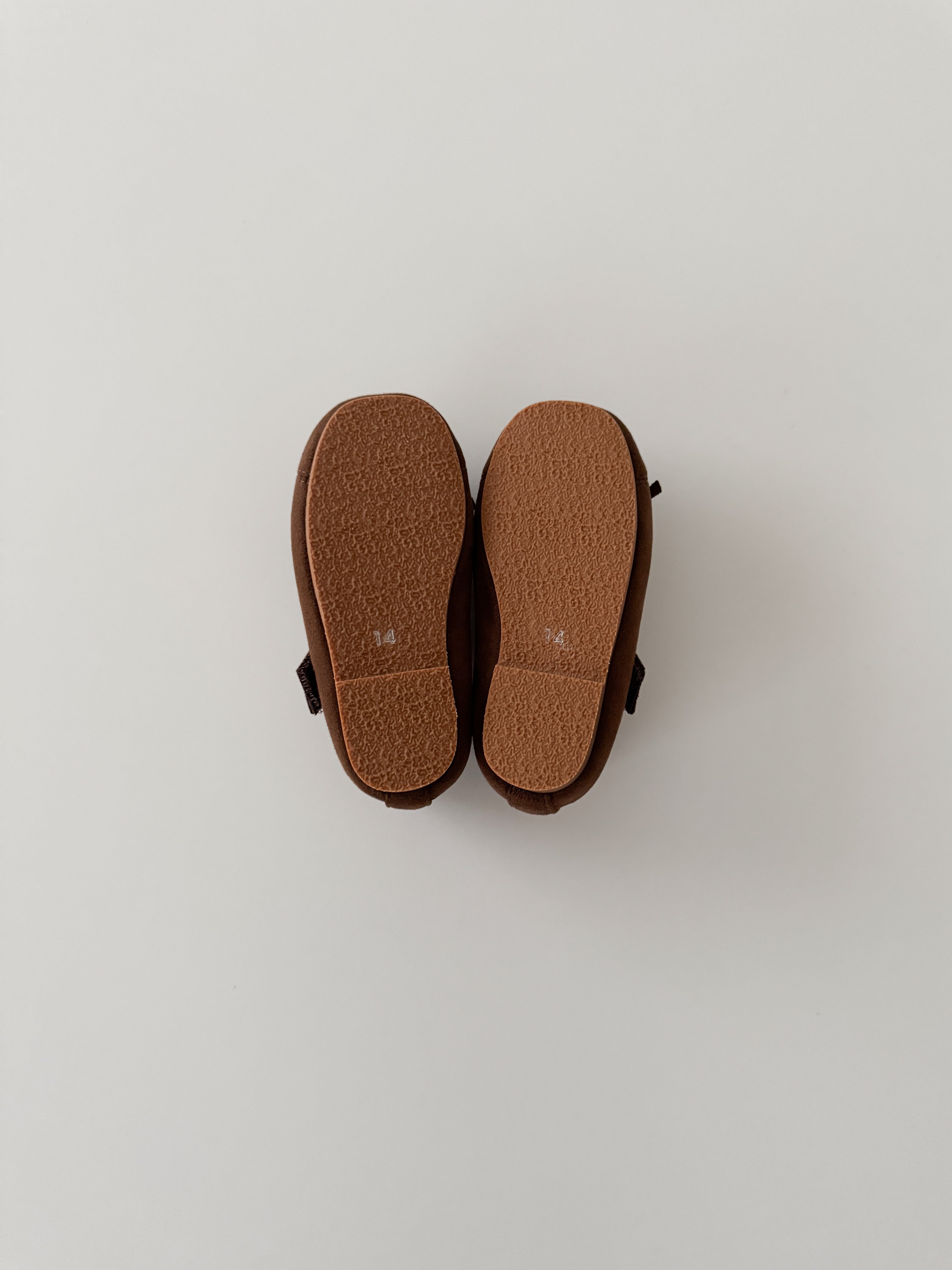 Suede ribbon strap shoes