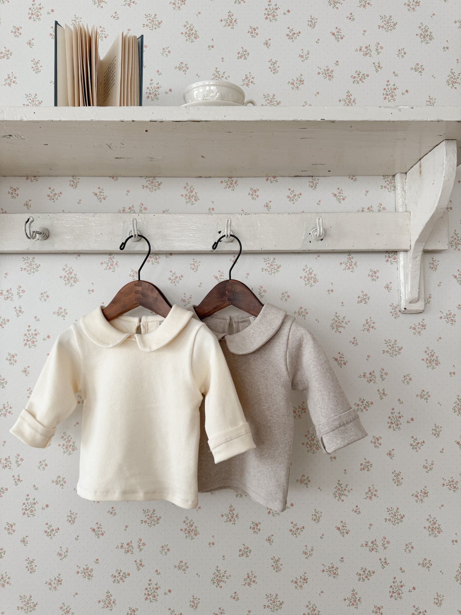 Round collar tops