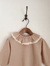 Ray lace collar blouse