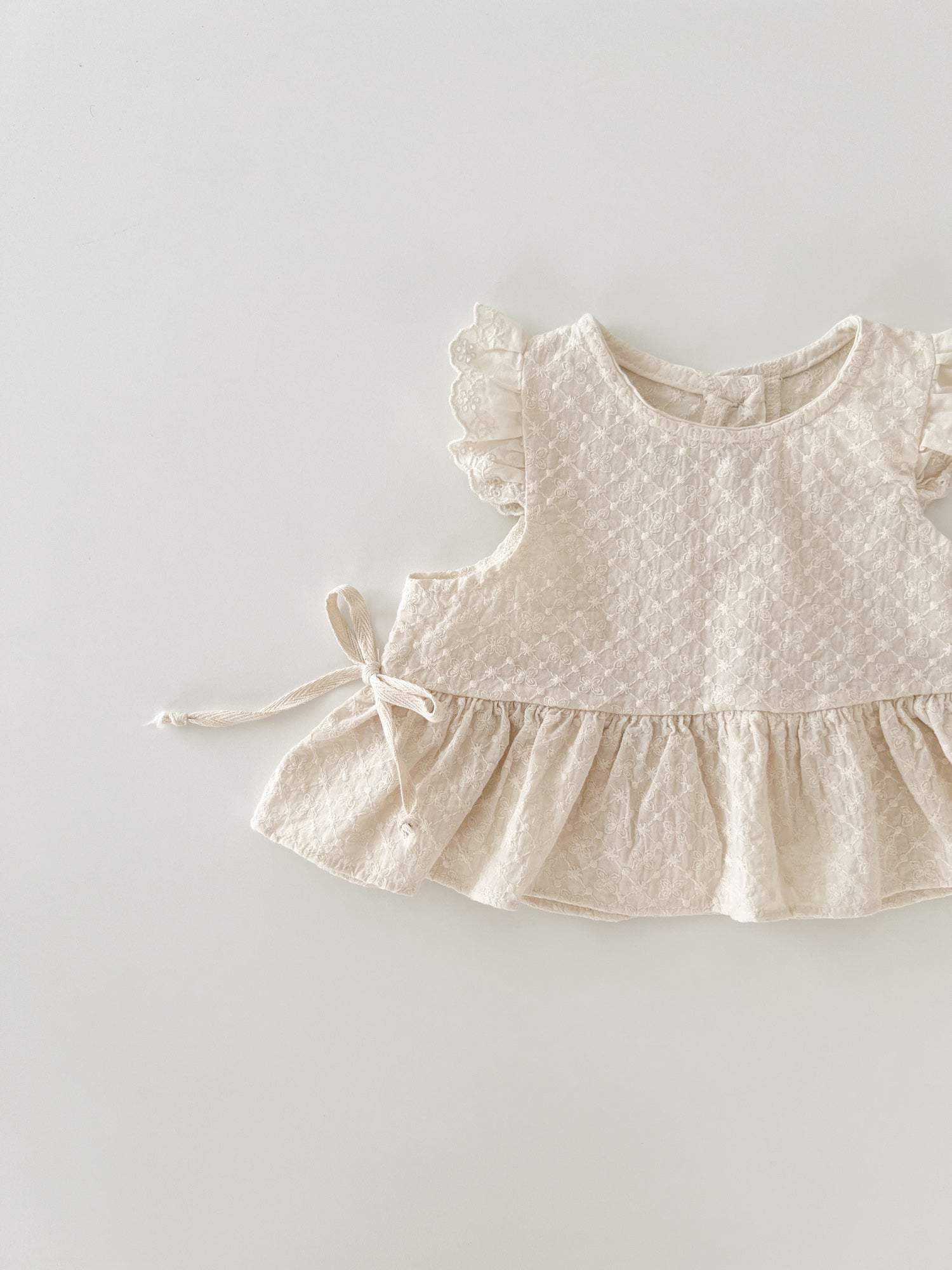 Lace frill bebe vest