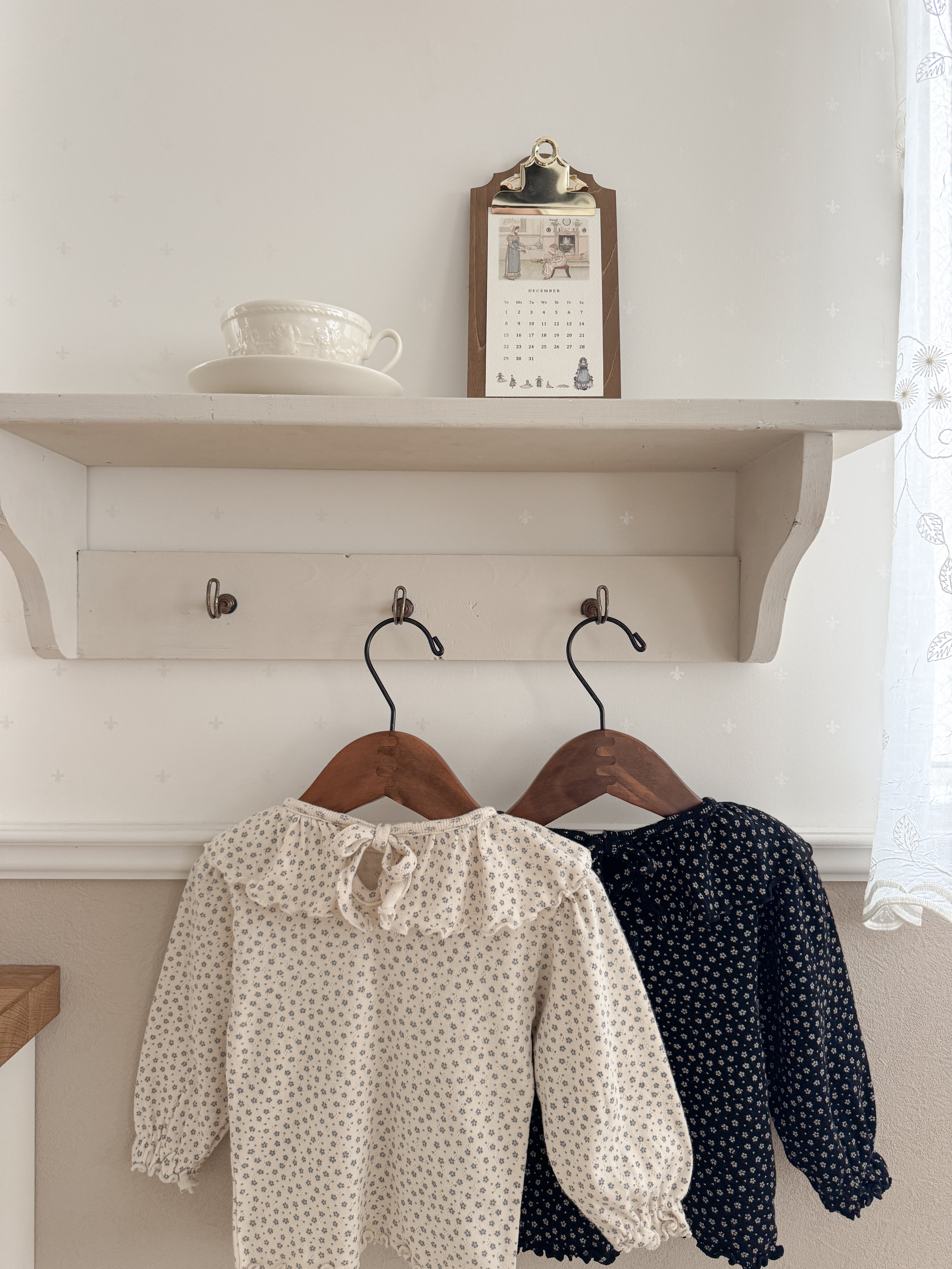 Dia flower frill collar tops