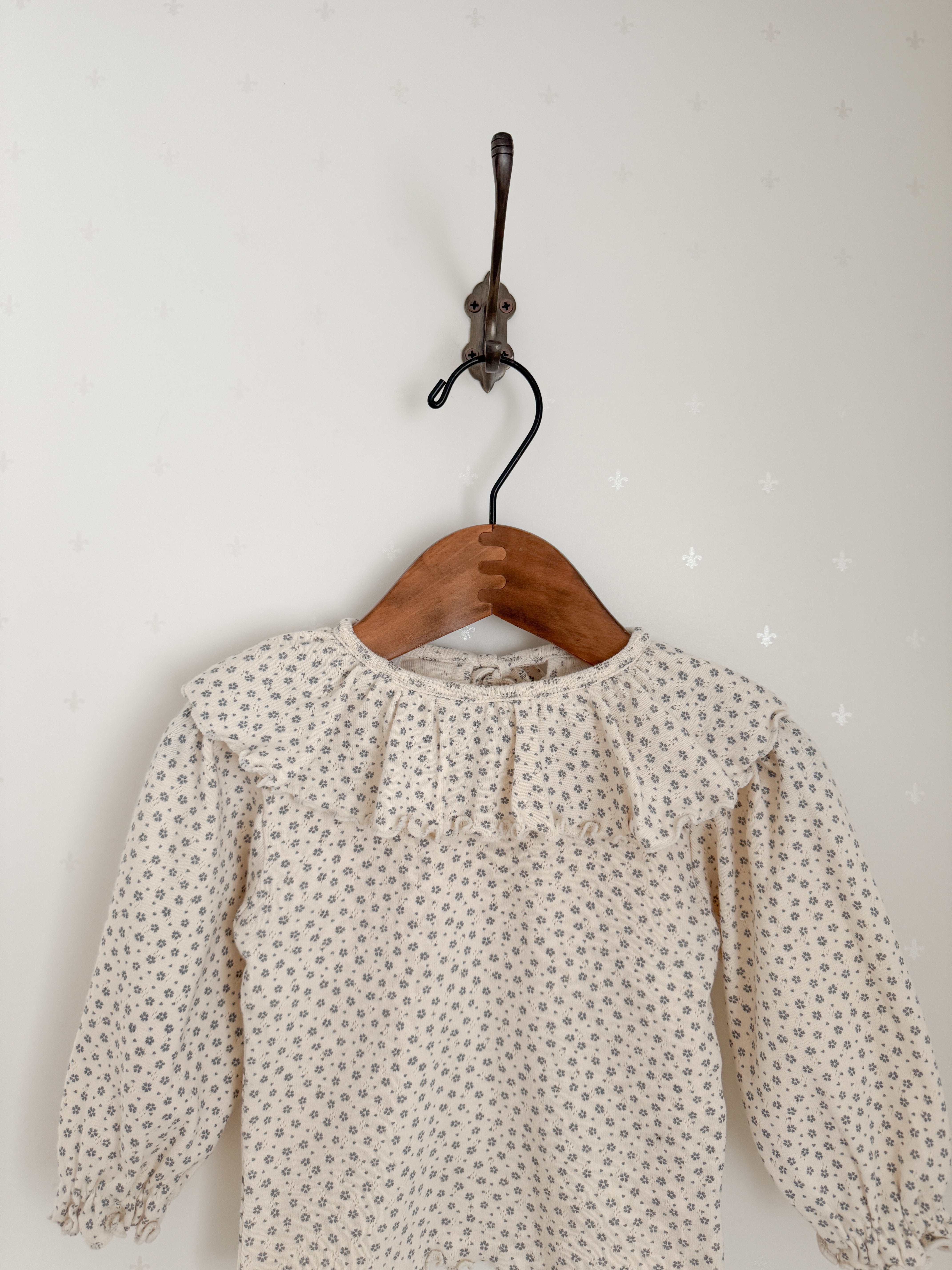 Dia flower frill collar tops