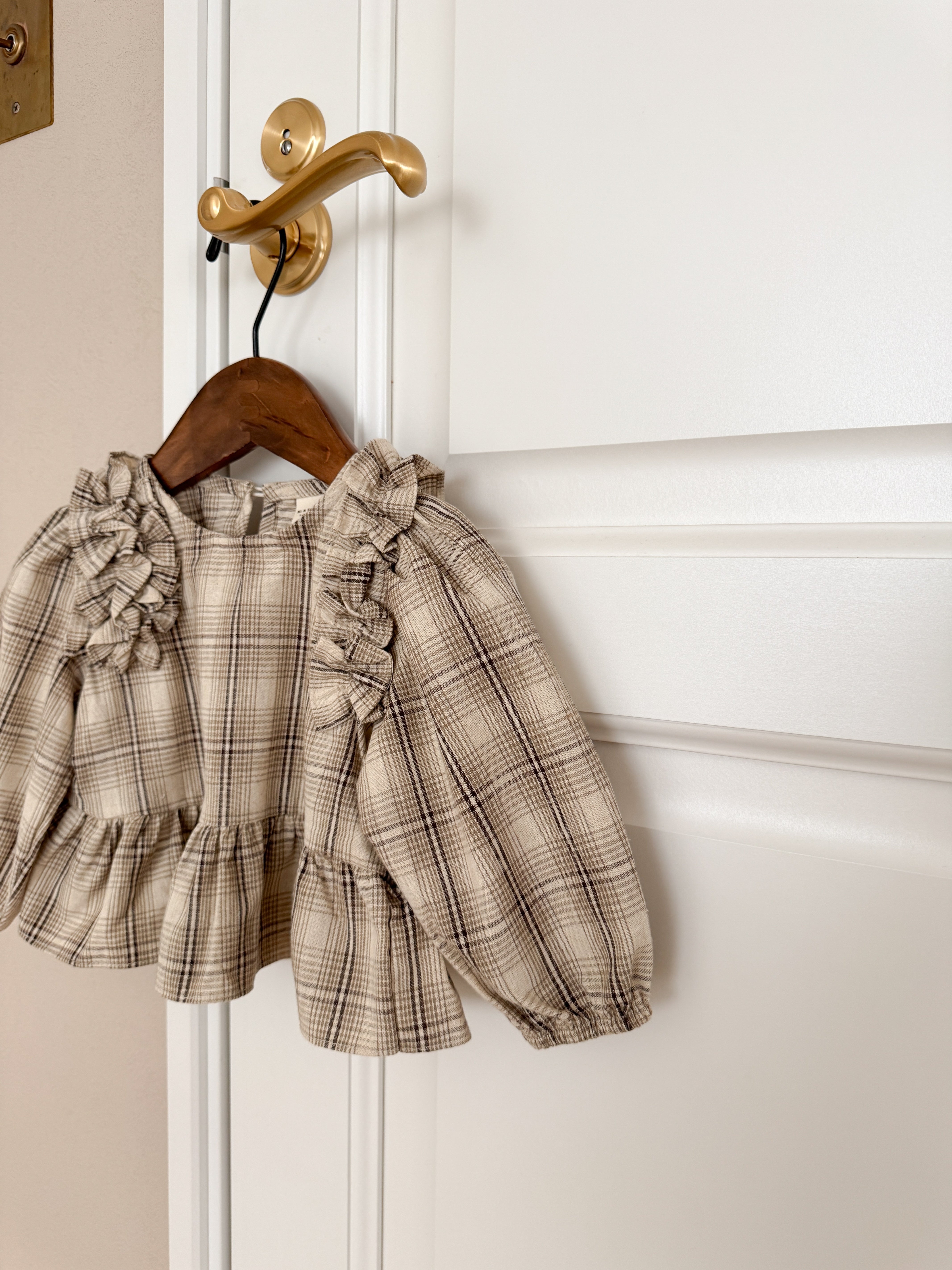 Mono frill blouse