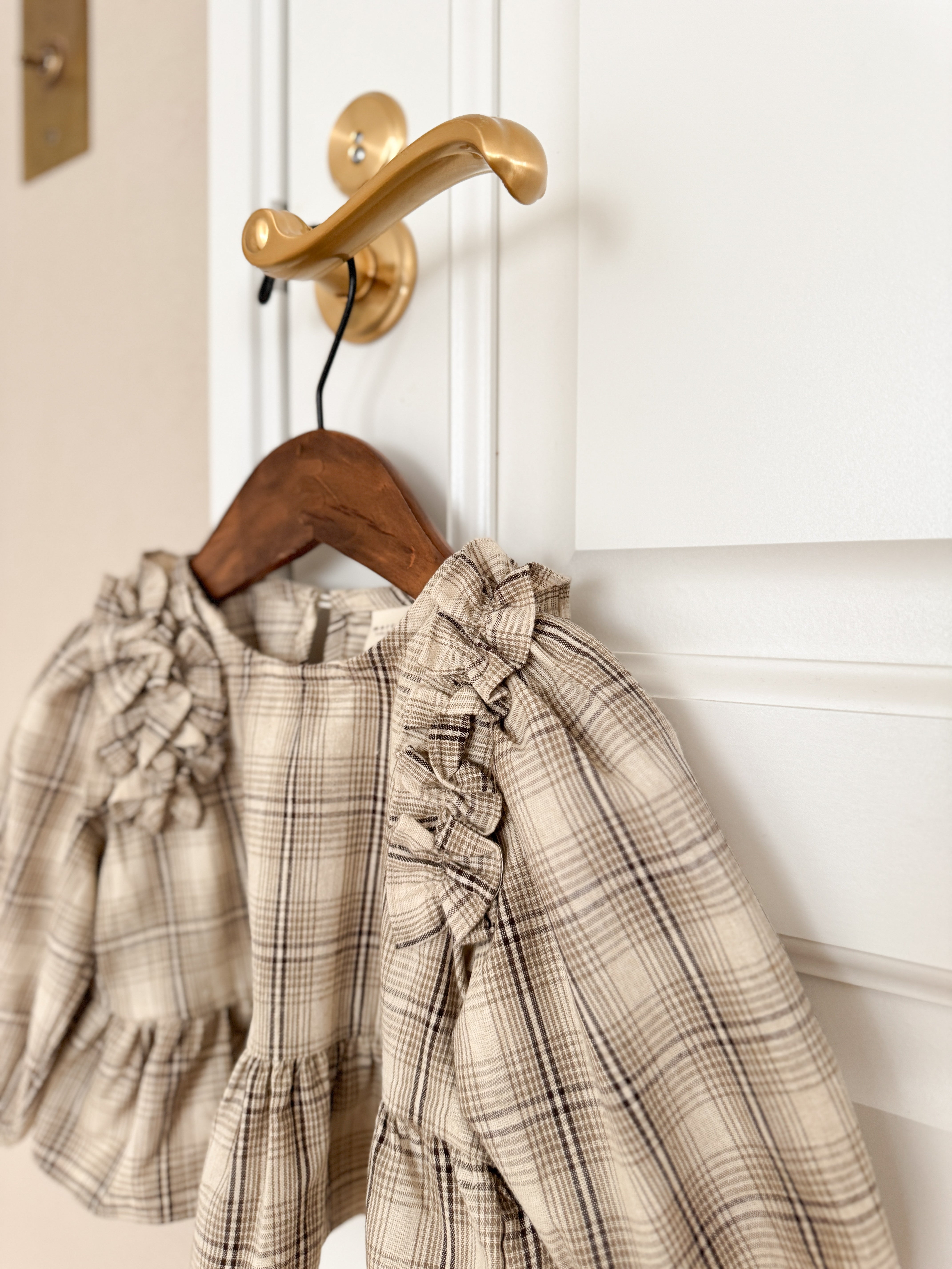 Mono frill blouse