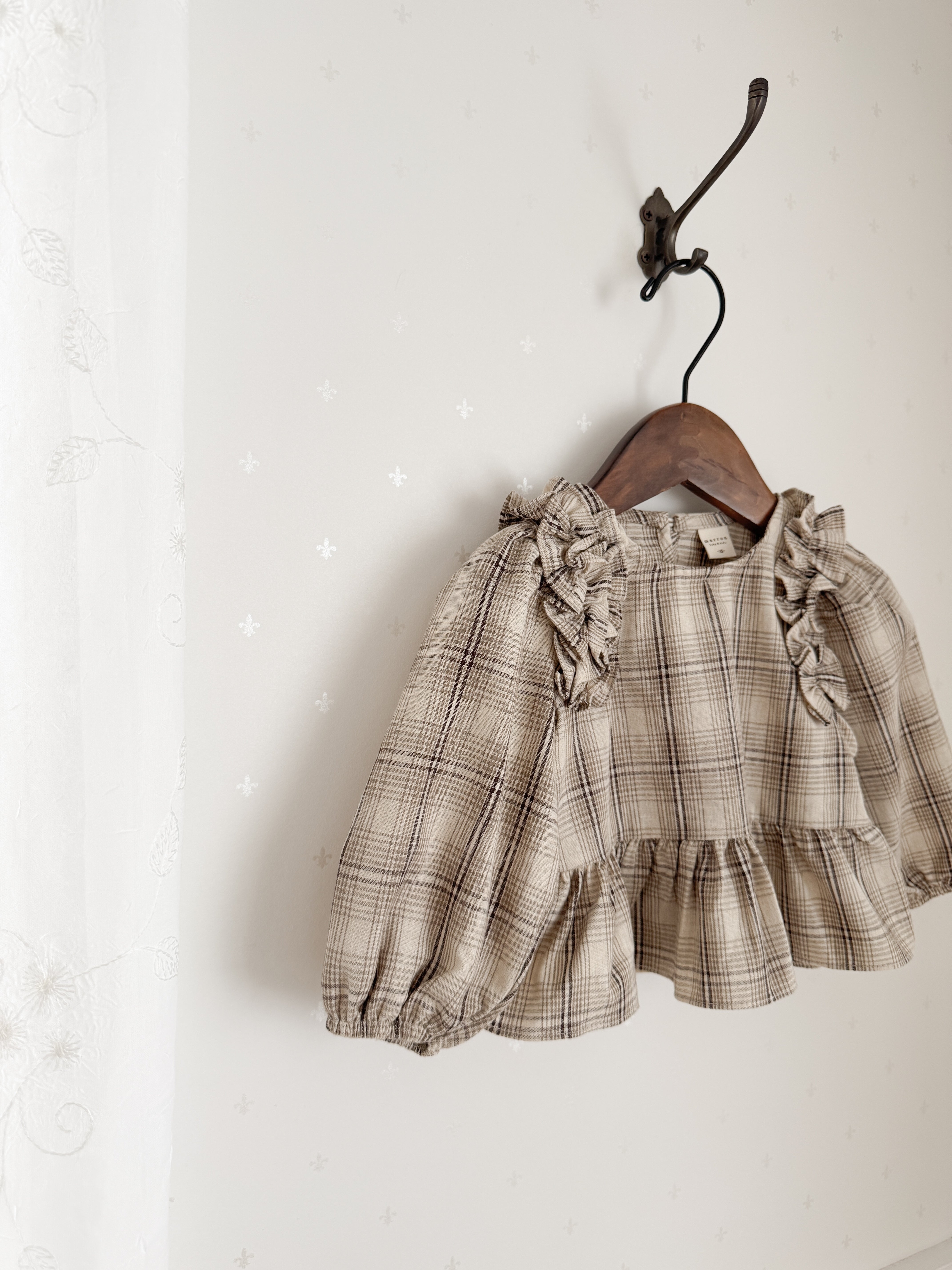 Mono frill blouse