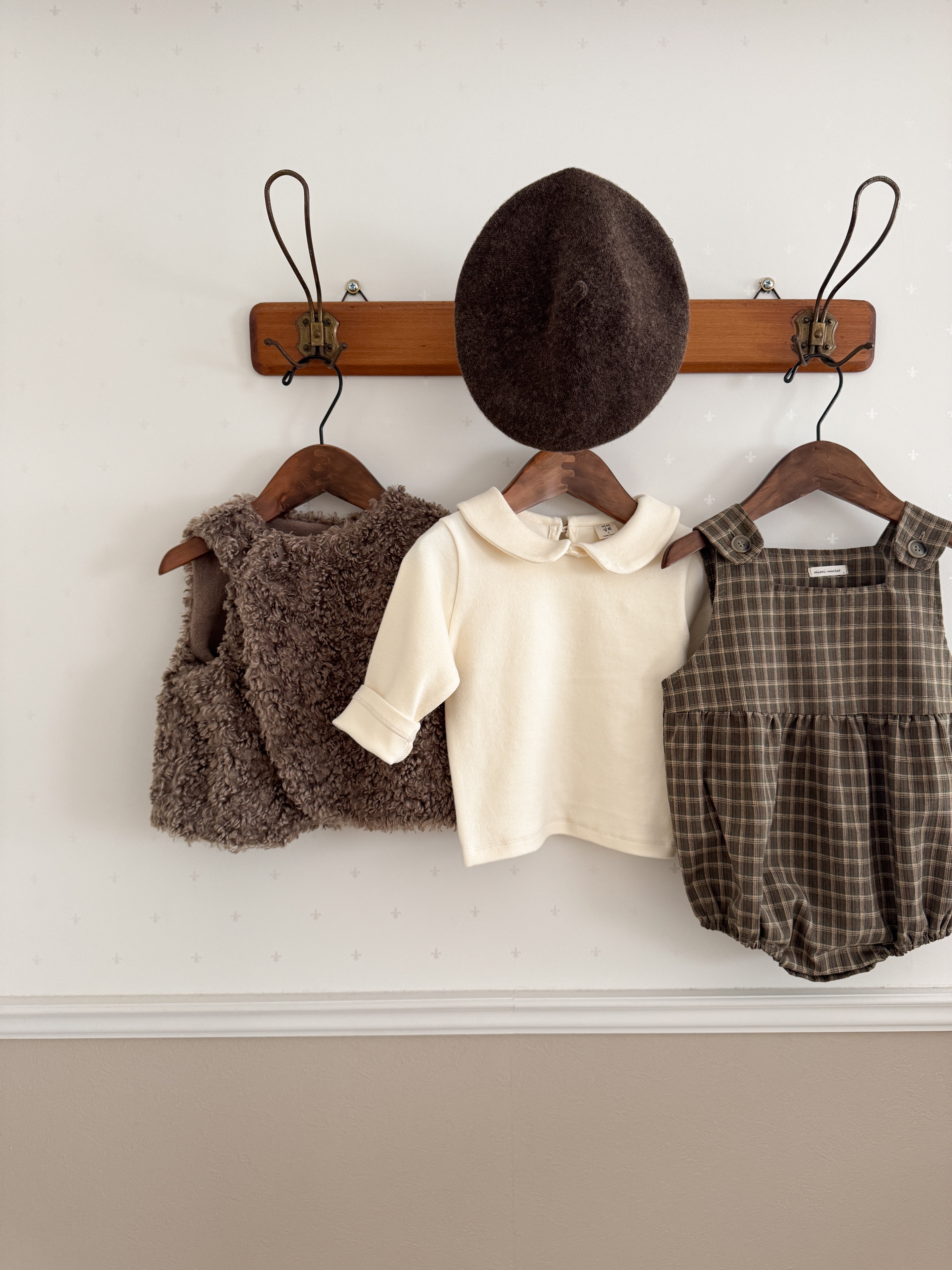 Round collar tops