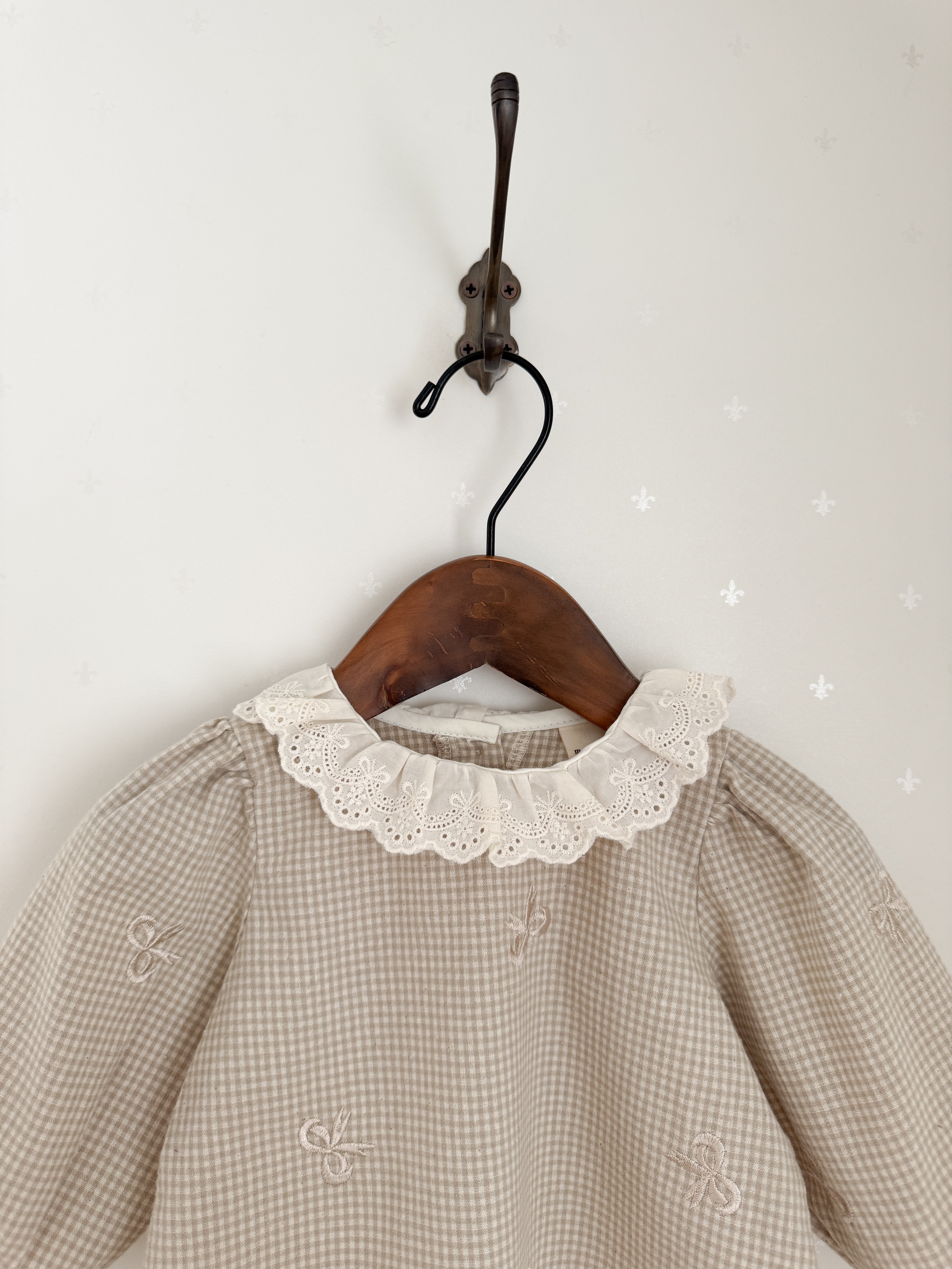 Susu lace check blouse