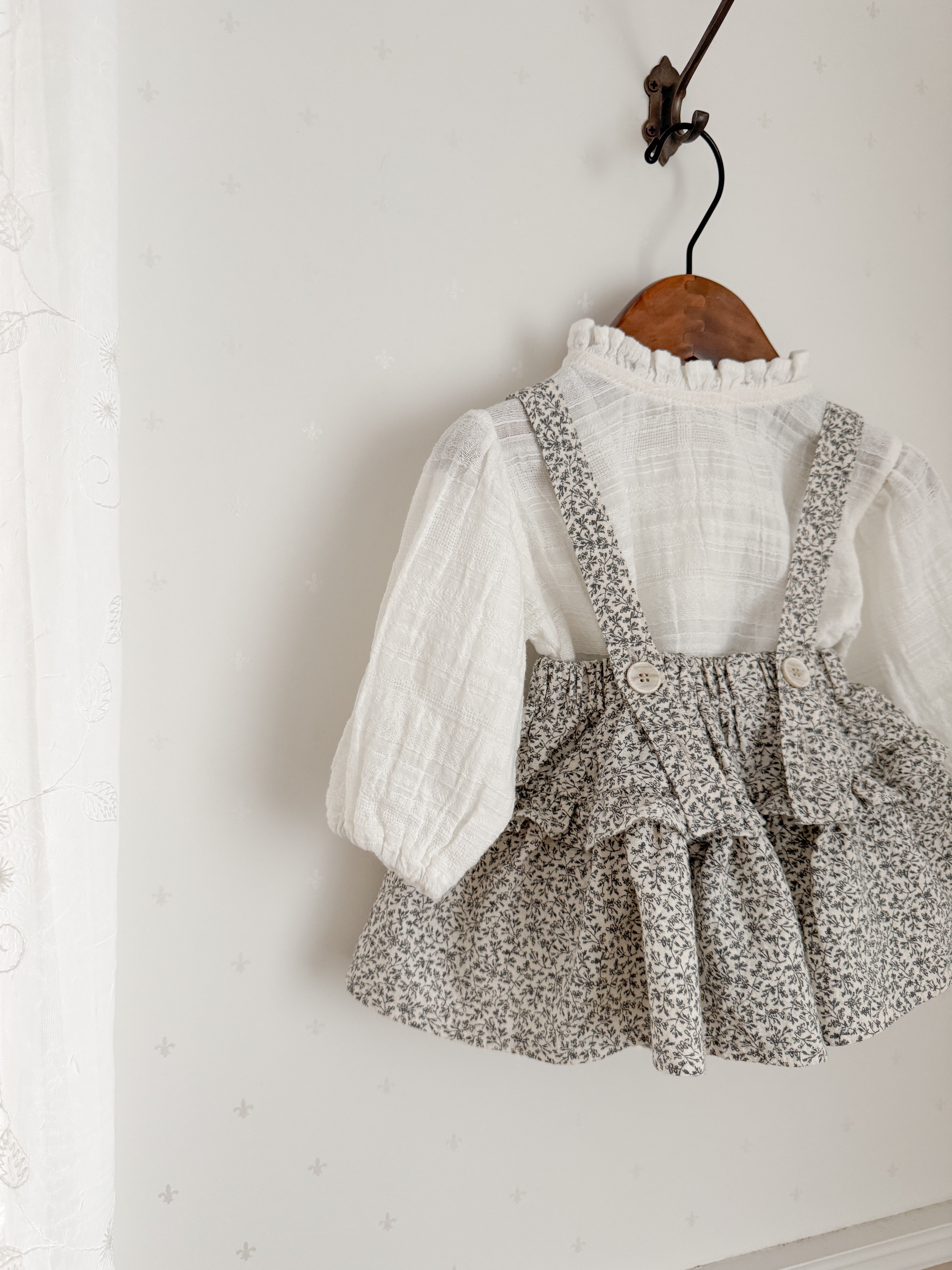 Dobby frill suspender skirt