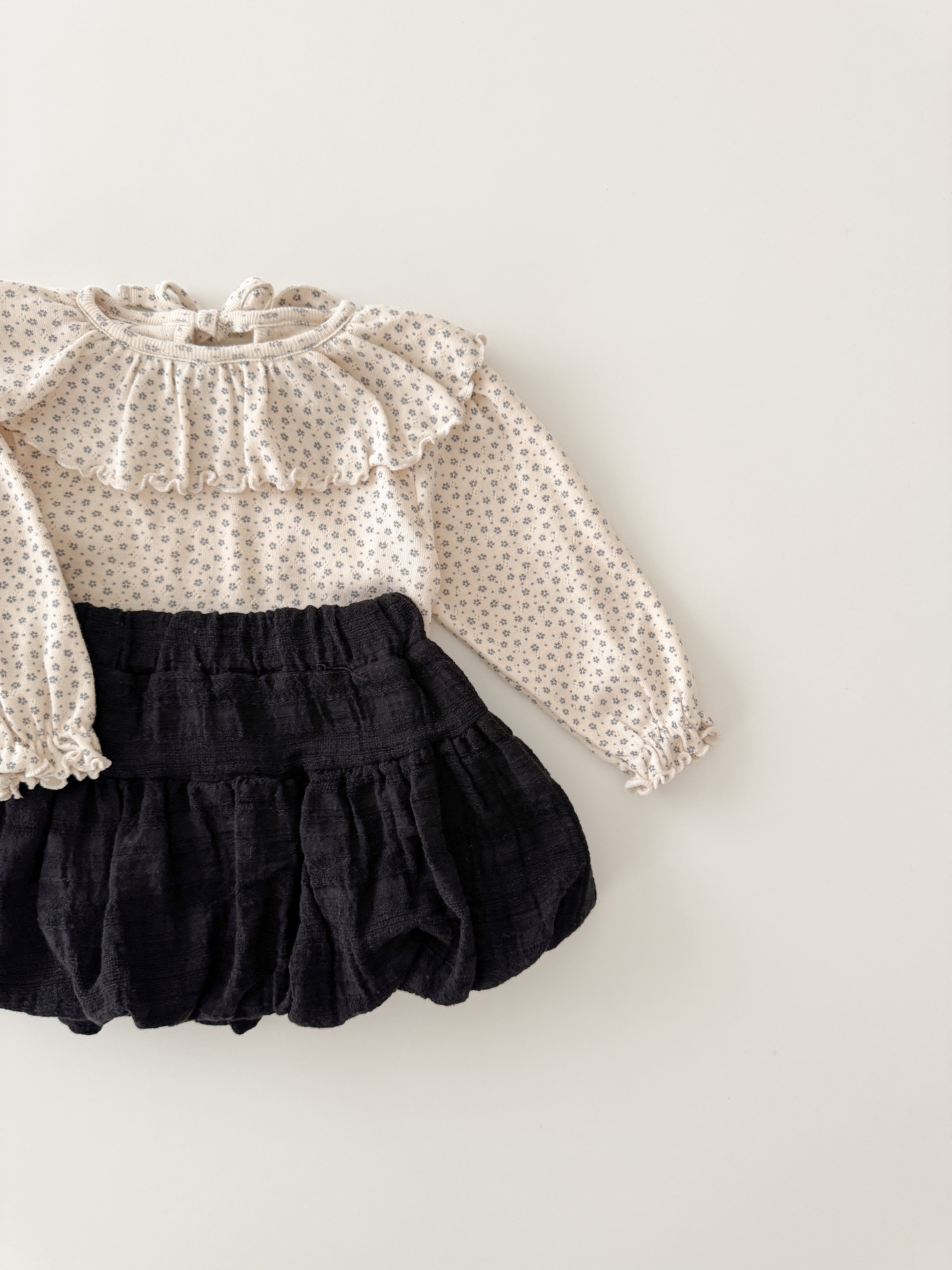 Dia flower frill collar tops