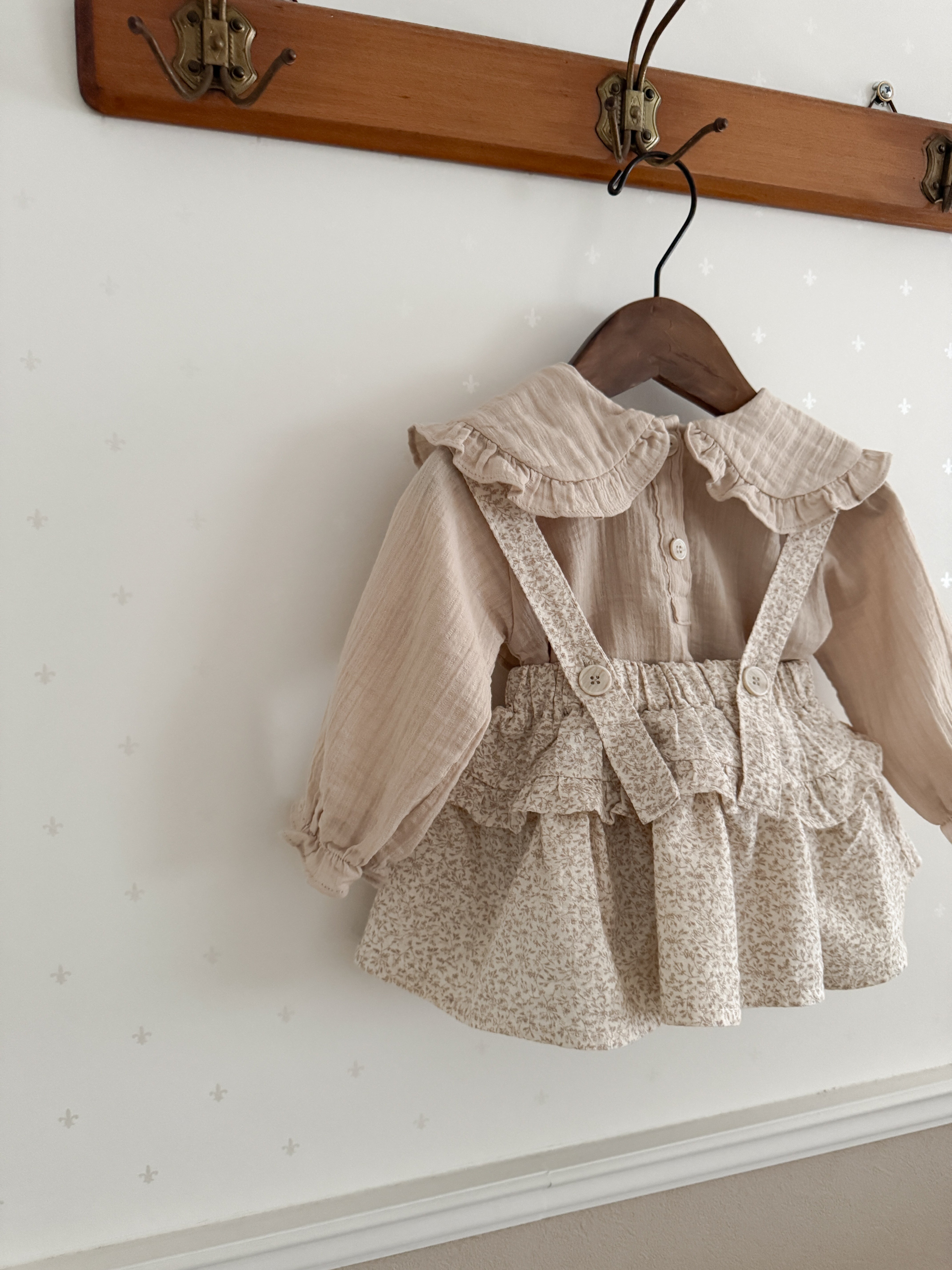 Dobby frill suspender skirt