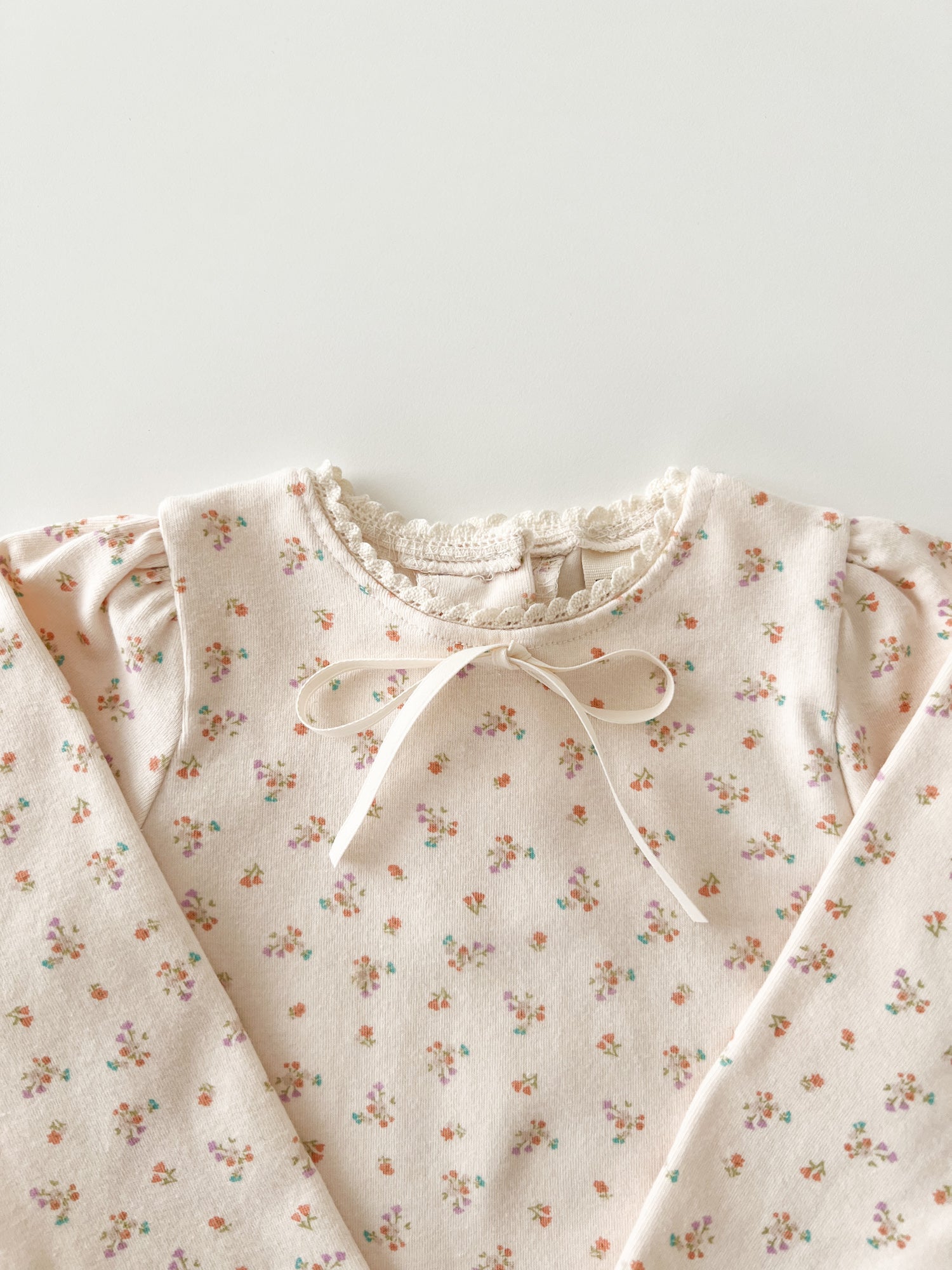 Eyelet ribbon tee