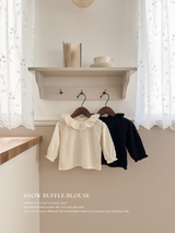 Snow ruffle blouse