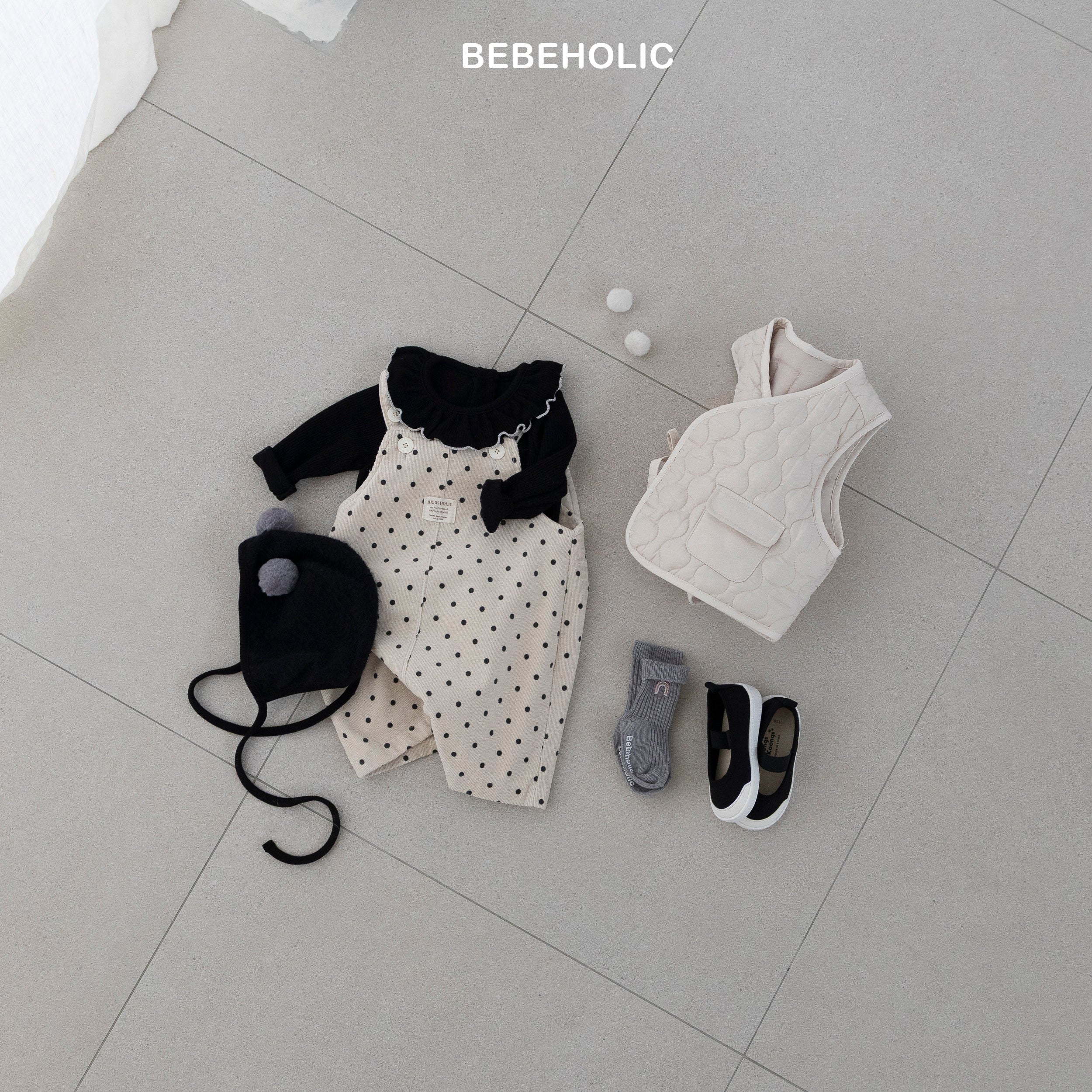 ［bebe holic］Rabbit suspender suit