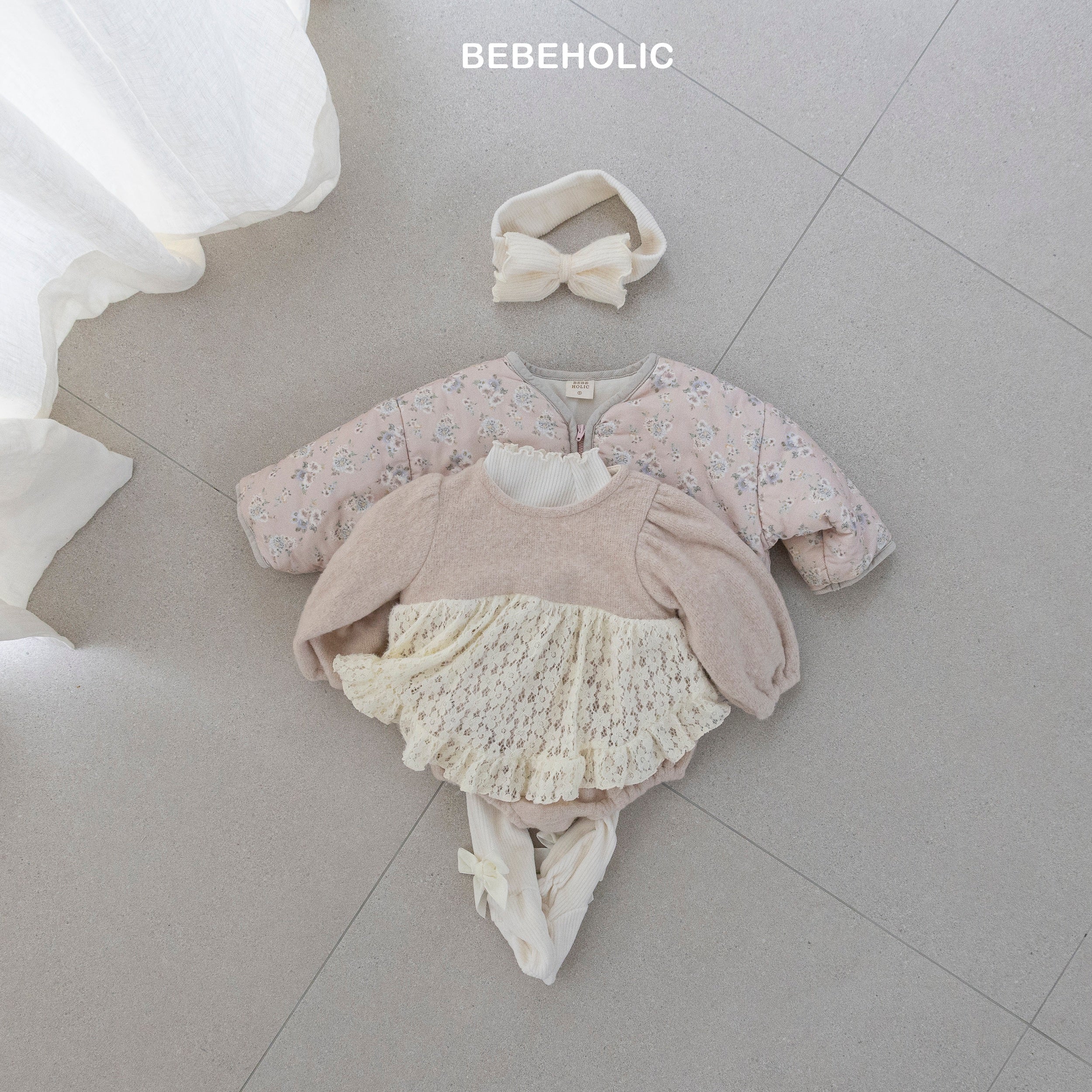 ［bebe holic］Via apron frill rompers