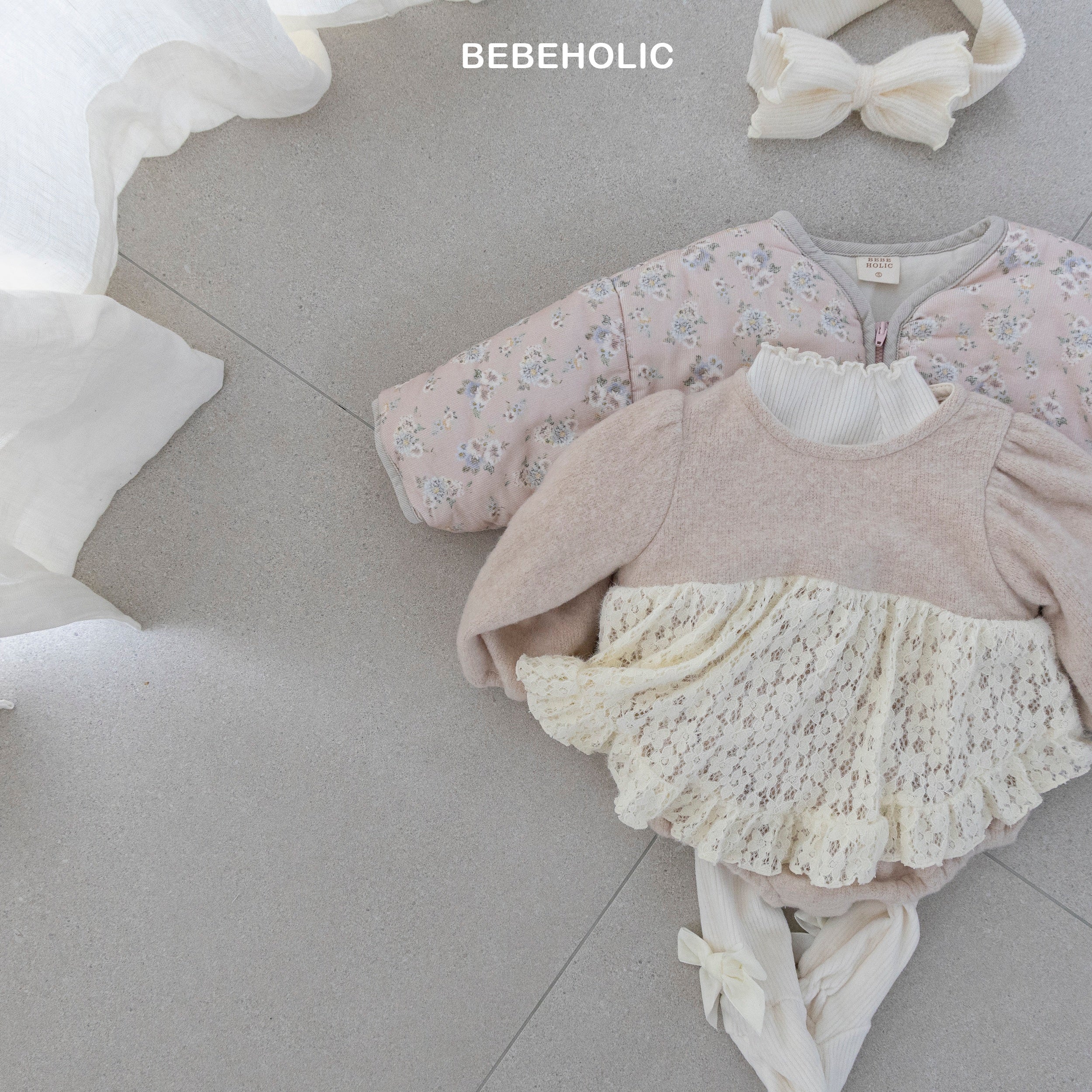 ［bebe holic］Via apron frill rompers